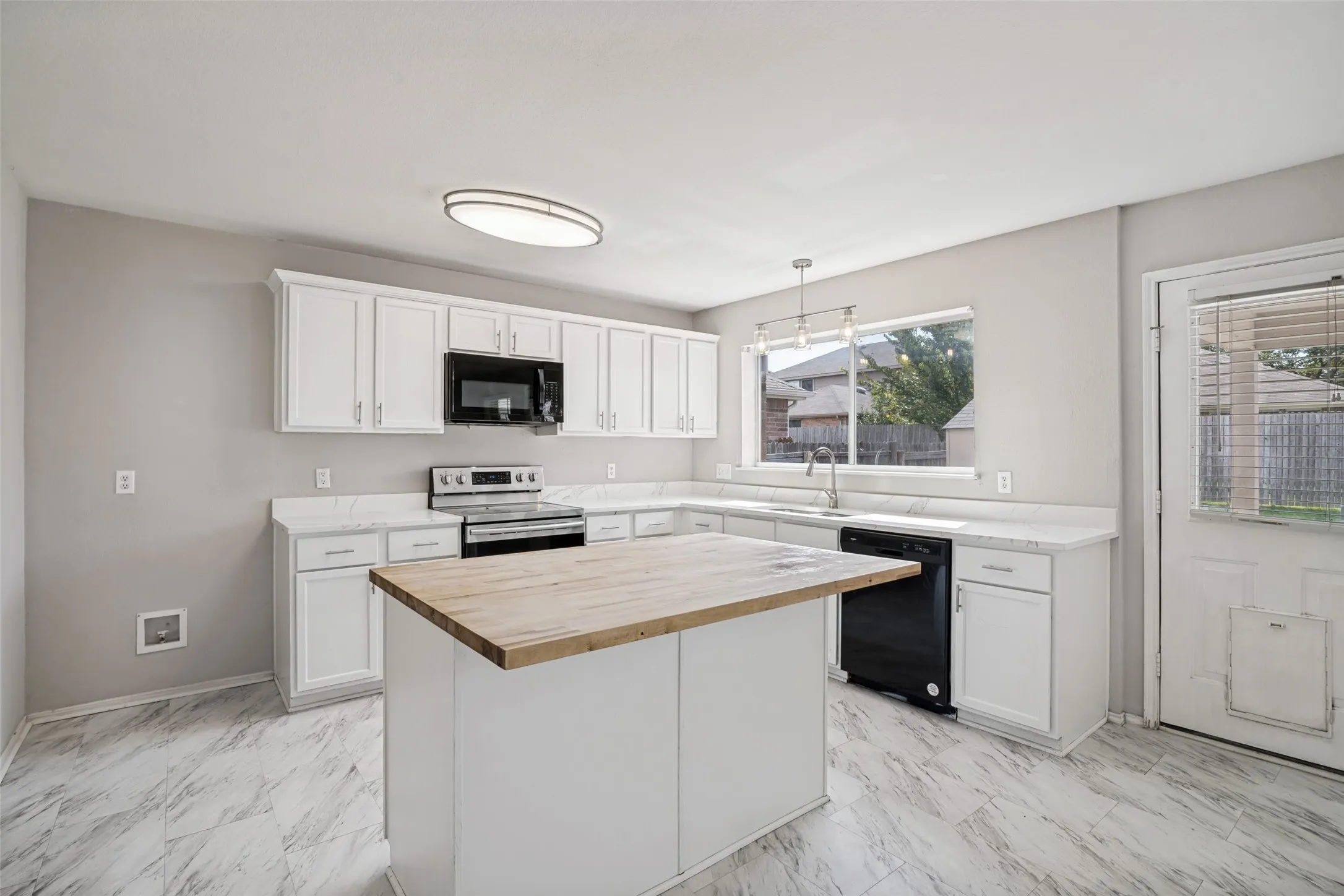 Single Family Residence For Rent in Kaufman County , 1012 Valera Road, Forney, Texas 75126, 4 Bedroom, 3 Bathroom, 2 Garage spaces, 2,717 Sqft, built in 2005, mls#21369289, Real Estate Agent in Forney, Homes For Rent in Kaufman county, Homes For Rent in Forney, Realtor in Forney Texas, Real Estate Brokerage Independent Realty Texas, Luminita Cordes Realtor