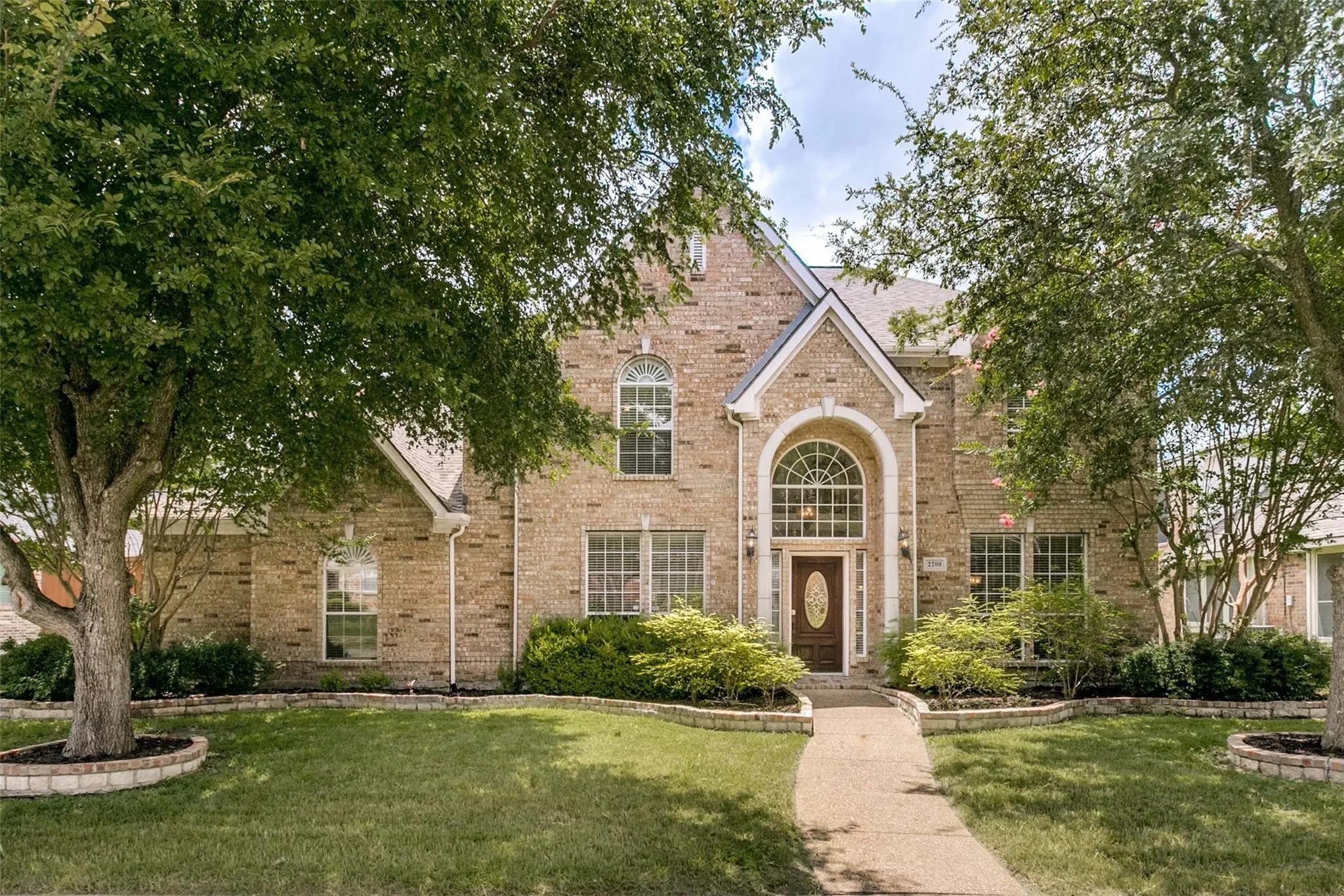 Single Family Residence For Rent in Collin County , 2208 Scenic Drive, Plano, Texas 75025, 4 Bedroom, 4 Bathroom, 2 Garage spaces, 3,840 Sqft, built in 2000, mls#21369066, Real Estate Agent in Plano, Homes For Rent in Collin county, Homes For Rent in Plano, Realtor in Plano Texas, Real Estate Brokerage Independent Realty Texas, Luminita Cordes Realtor