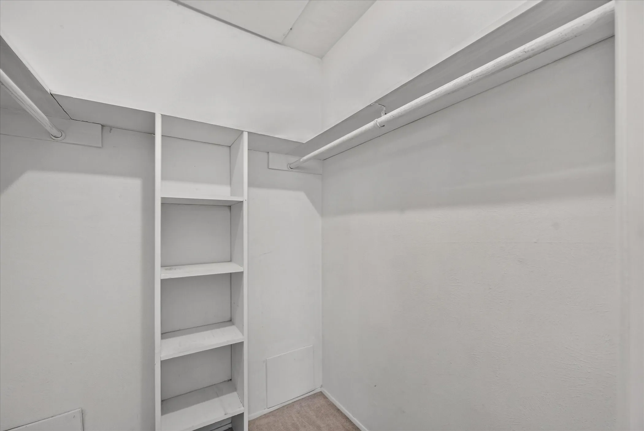 Condominium For Sale in Dallas County , 8071 Meadow Road 219, Dallas, Texas 75231, 2 Bedroom, 2 Bathroom, Garage spaces, 1,197 Sqft, built in 1969, mls#21369227, Real Estate Agent in Dallas, Homes For Sale in Dallas county, Homes For Sale in Dallas, Realtor in Dallas Texas, Real Estate Brokerage Independent Realty Texas, Luminita Cordes Realtor