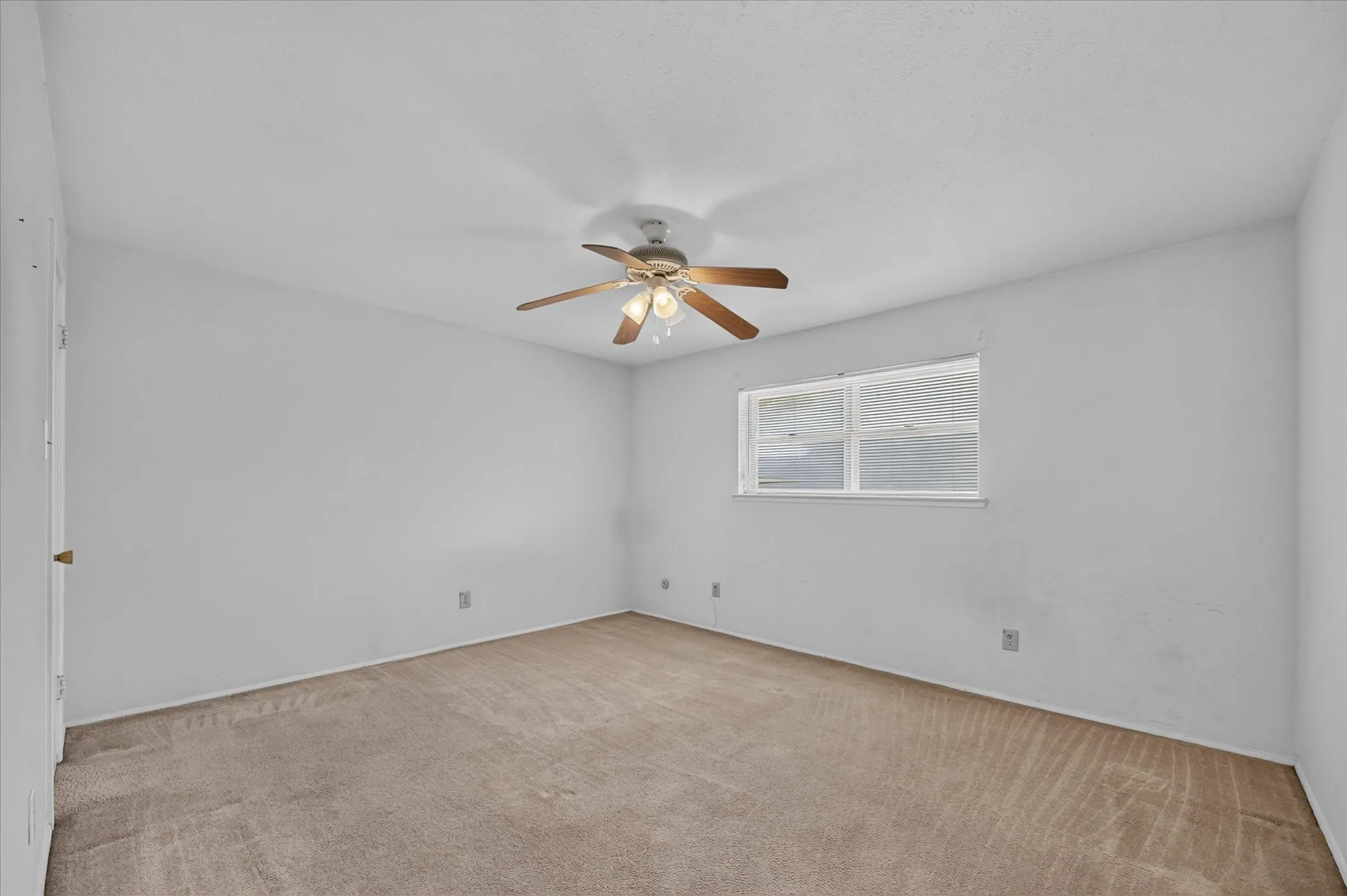 Condominium For Sale in Dallas County , 8071 Meadow Road 219, Dallas, Texas 75231, 2 Bedroom, 2 Bathroom, Garage spaces, 1,197 Sqft, built in 1969, mls#21369227, Real Estate Agent in Dallas, Homes For Sale in Dallas county, Homes For Sale in Dallas, Realtor in Dallas Texas, Real Estate Brokerage Independent Realty Texas, Luminita Cordes Realtor