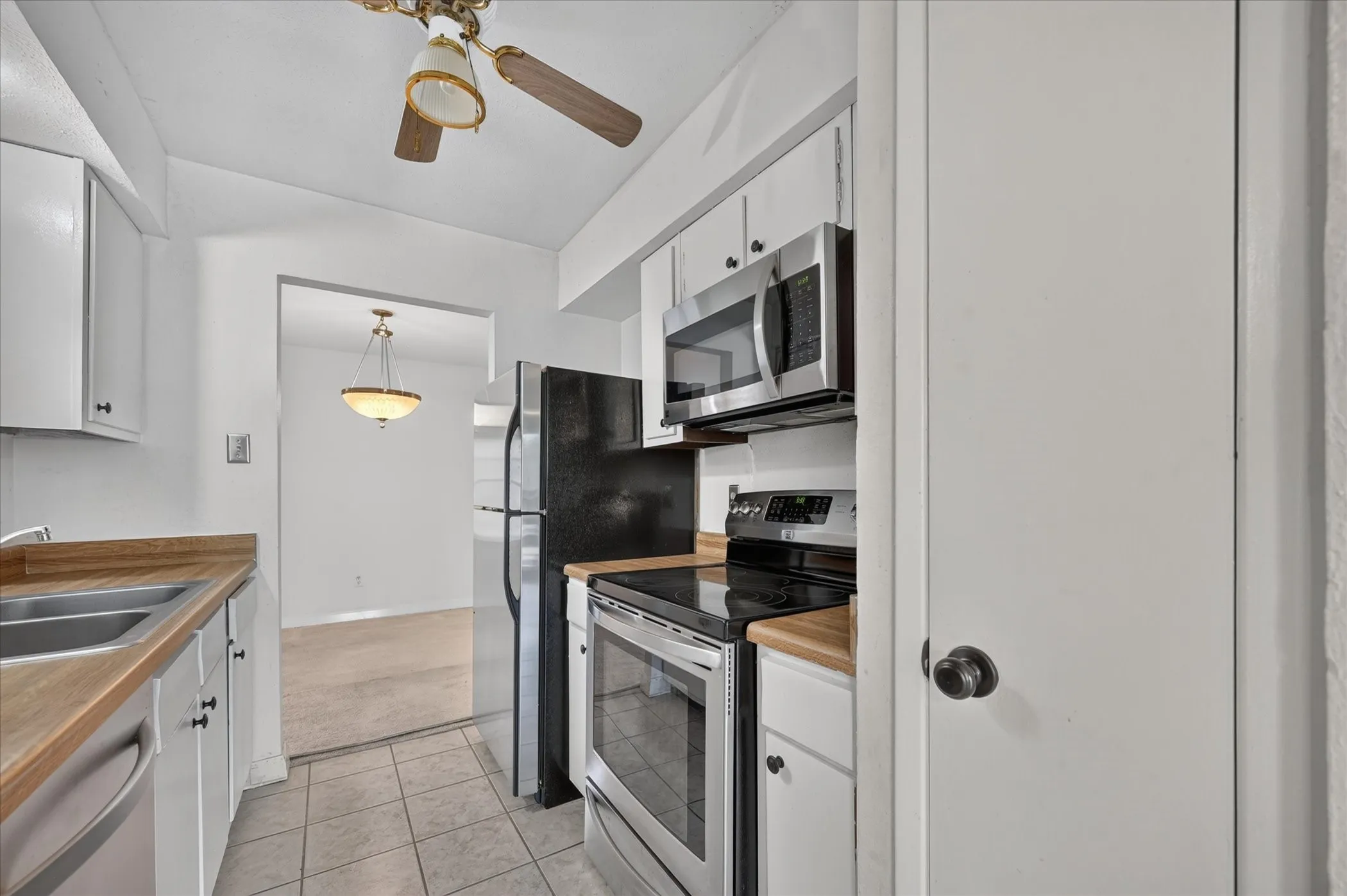 Condominium For Sale in Dallas County , 8071 Meadow Road 219, Dallas, Texas 75231, 2 Bedroom, 2 Bathroom, Garage spaces, 1,197 Sqft, built in 1969, mls#21369227, Real Estate Agent in Dallas, Homes For Sale in Dallas county, Homes For Sale in Dallas, Realtor in Dallas Texas, Real Estate Brokerage Independent Realty Texas, Luminita Cordes Realtor