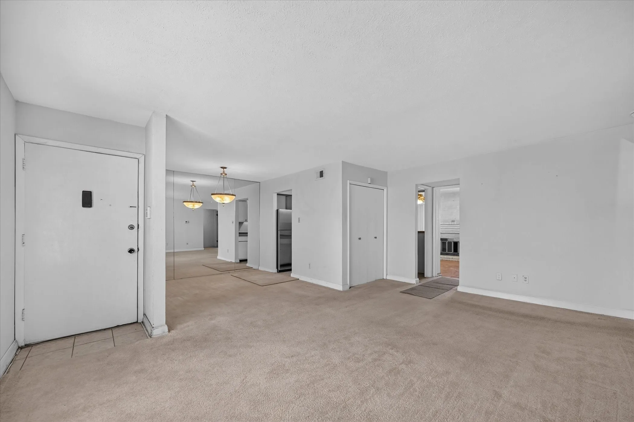Condominium For Sale in Dallas County , 8071 Meadow Road 219, Dallas, Texas 75231, 2 Bedroom, 2 Bathroom, Garage spaces, 1,197 Sqft, built in 1969, mls#21369227, Real Estate Agent in Dallas, Homes For Sale in Dallas county, Homes For Sale in Dallas, Realtor in Dallas Texas, Real Estate Brokerage Independent Realty Texas, Luminita Cordes Realtor