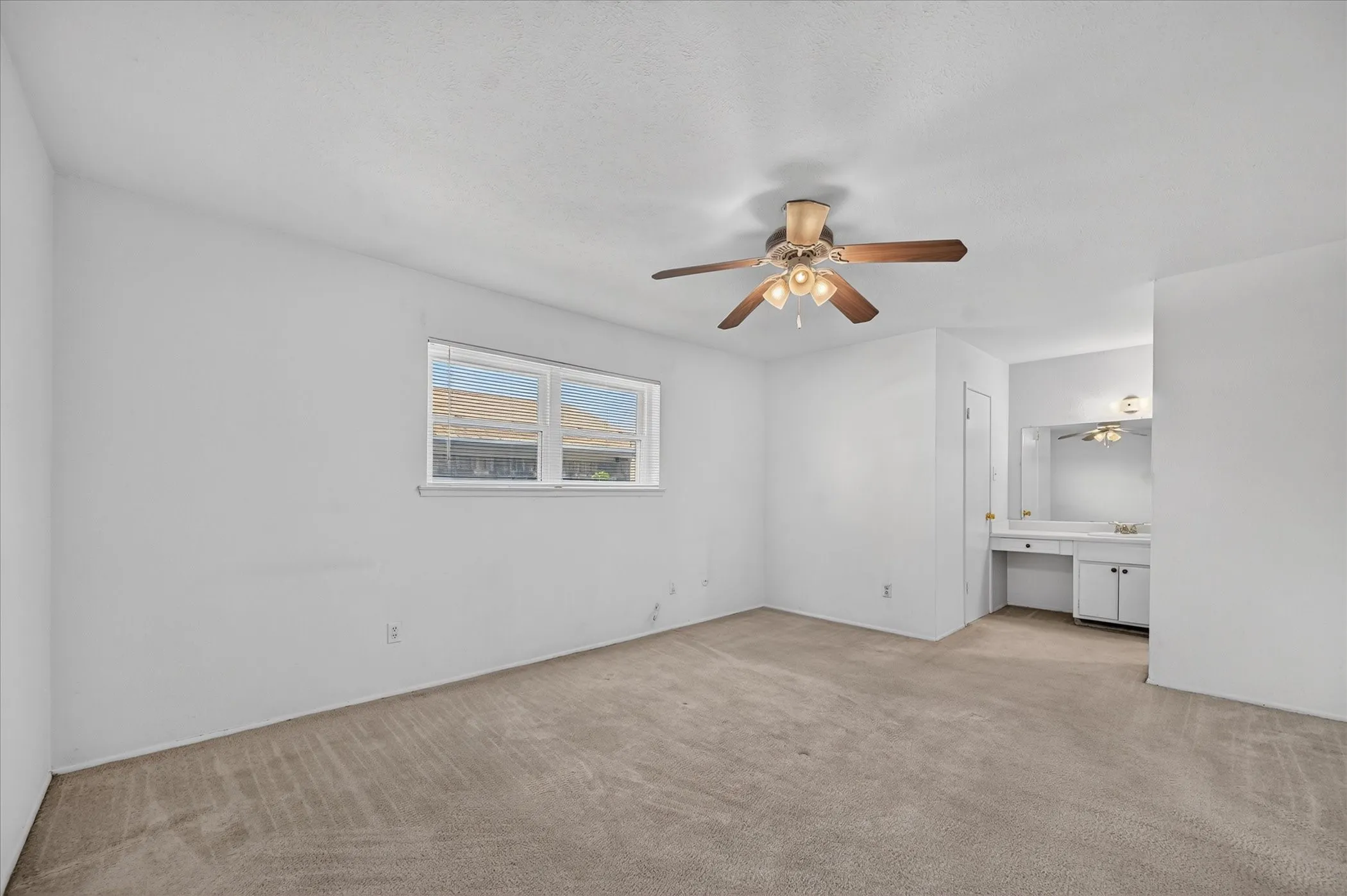 Condominium For Sale in Dallas County , 8071 Meadow Road 219, Dallas, Texas 75231, 2 Bedroom, 2 Bathroom, Garage spaces, 1,197 Sqft, built in 1969, mls#21369227, Real Estate Agent in Dallas, Homes For Sale in Dallas county, Homes For Sale in Dallas, Realtor in Dallas Texas, Real Estate Brokerage Independent Realty Texas, Luminita Cordes Realtor
