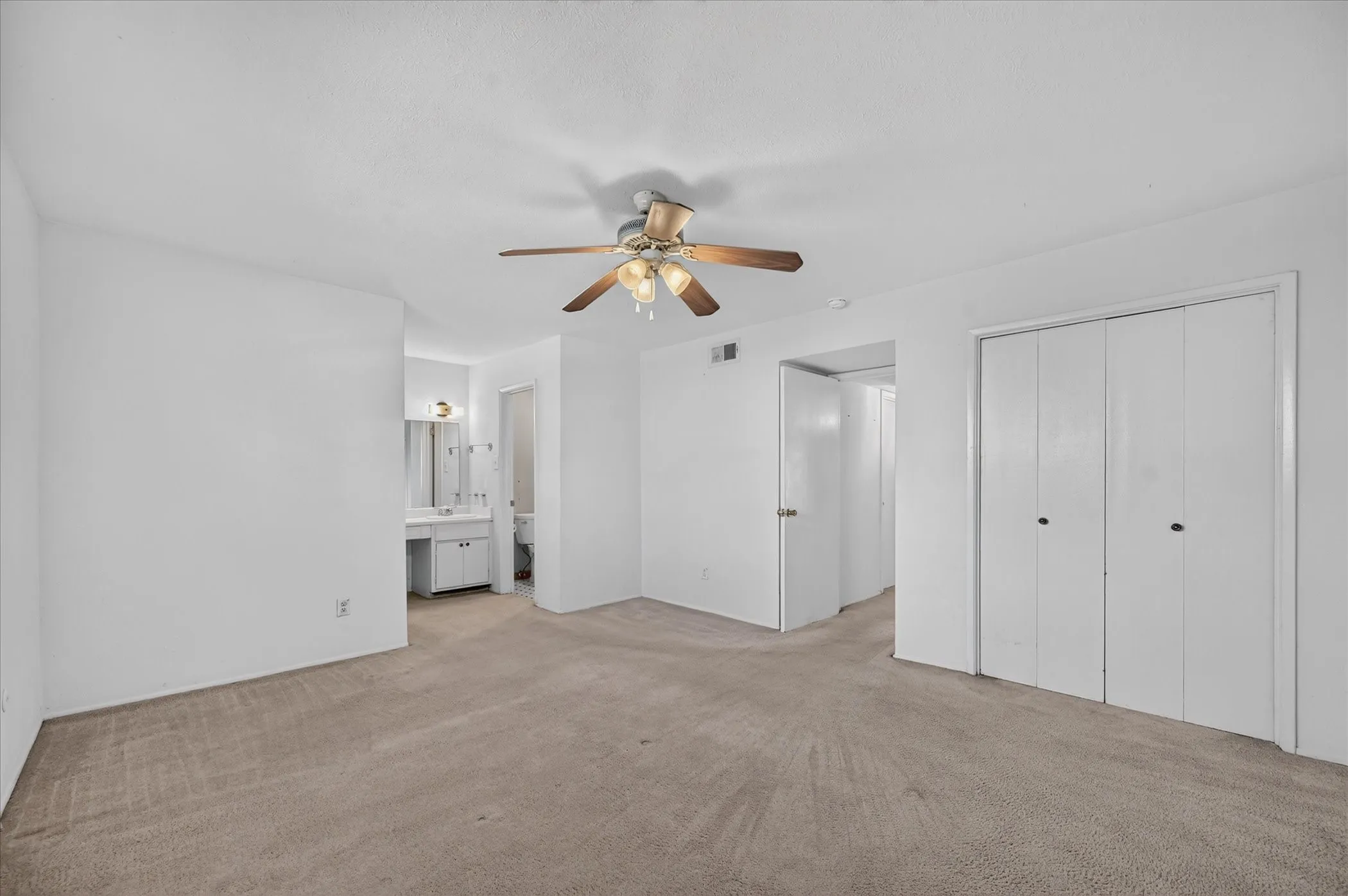 Condominium For Sale in Dallas County , 8071 Meadow Road 219, Dallas, Texas 75231, 2 Bedroom, 2 Bathroom, Garage spaces, 1,197 Sqft, built in 1969, mls#21369227, Real Estate Agent in Dallas, Homes For Sale in Dallas county, Homes For Sale in Dallas, Realtor in Dallas Texas, Real Estate Brokerage Independent Realty Texas, Luminita Cordes Realtor