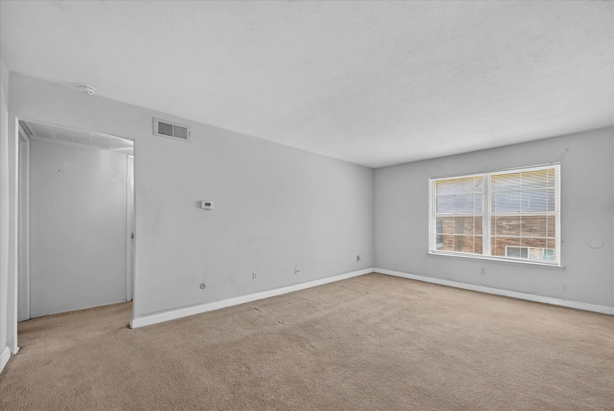Condominium For Sale in Dallas County , 8071 Meadow Road 219, Dallas, Texas 75231, 2 Bedroom, 2 Bathroom, Garage spaces, 1,197 Sqft, built in 1969, mls#21369227, Real Estate Agent in Dallas, Homes For Sale in Dallas county, Homes For Sale in Dallas, Realtor in Dallas Texas, Real Estate Brokerage Independent Realty Texas, Luminita Cordes Realtor