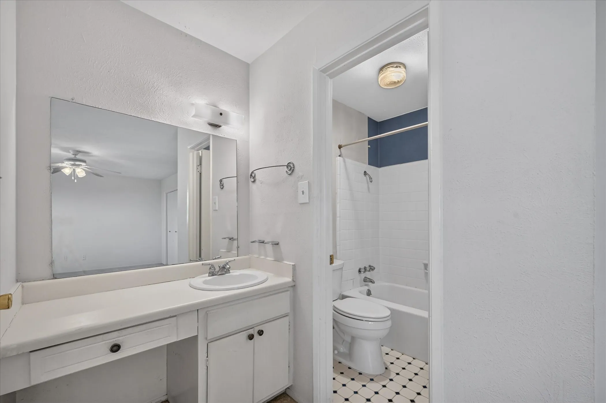 Condominium For Sale in Dallas County , 8071 Meadow Road 219, Dallas, Texas 75231, 2 Bedroom, 2 Bathroom, Garage spaces, 1,197 Sqft, built in 1969, mls#21369227, Real Estate Agent in Dallas, Homes For Sale in Dallas county, Homes For Sale in Dallas, Realtor in Dallas Texas, Real Estate Brokerage Independent Realty Texas, Luminita Cordes Realtor