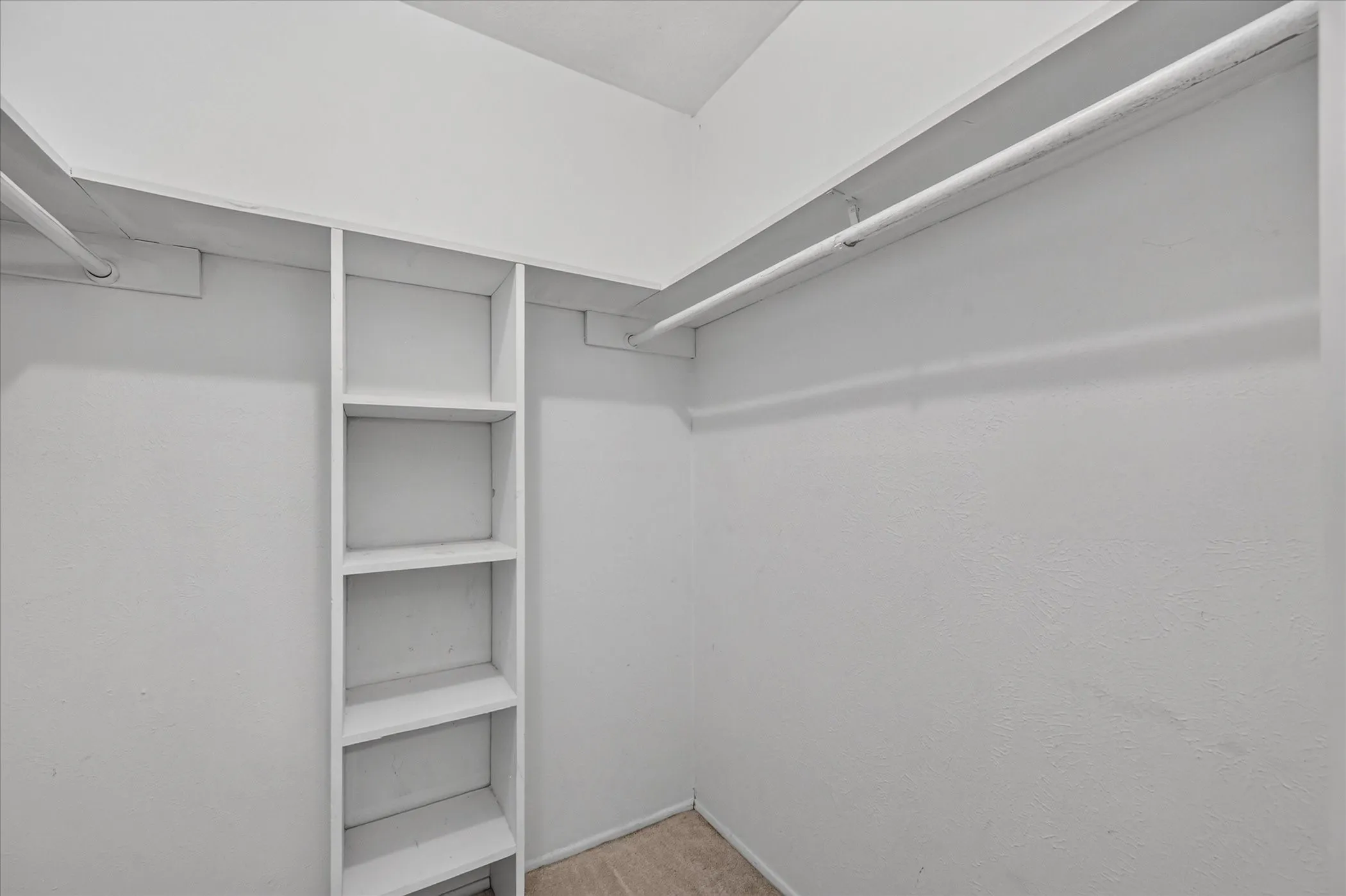 Condominium For Sale in Dallas County , 8071 Meadow Road 219, Dallas, Texas 75231, 2 Bedroom, 2 Bathroom, Garage spaces, 1,197 Sqft, built in 1969, mls#21369227, Real Estate Agent in Dallas, Homes For Sale in Dallas county, Homes For Sale in Dallas, Realtor in Dallas Texas, Real Estate Brokerage Independent Realty Texas, Luminita Cordes Realtor