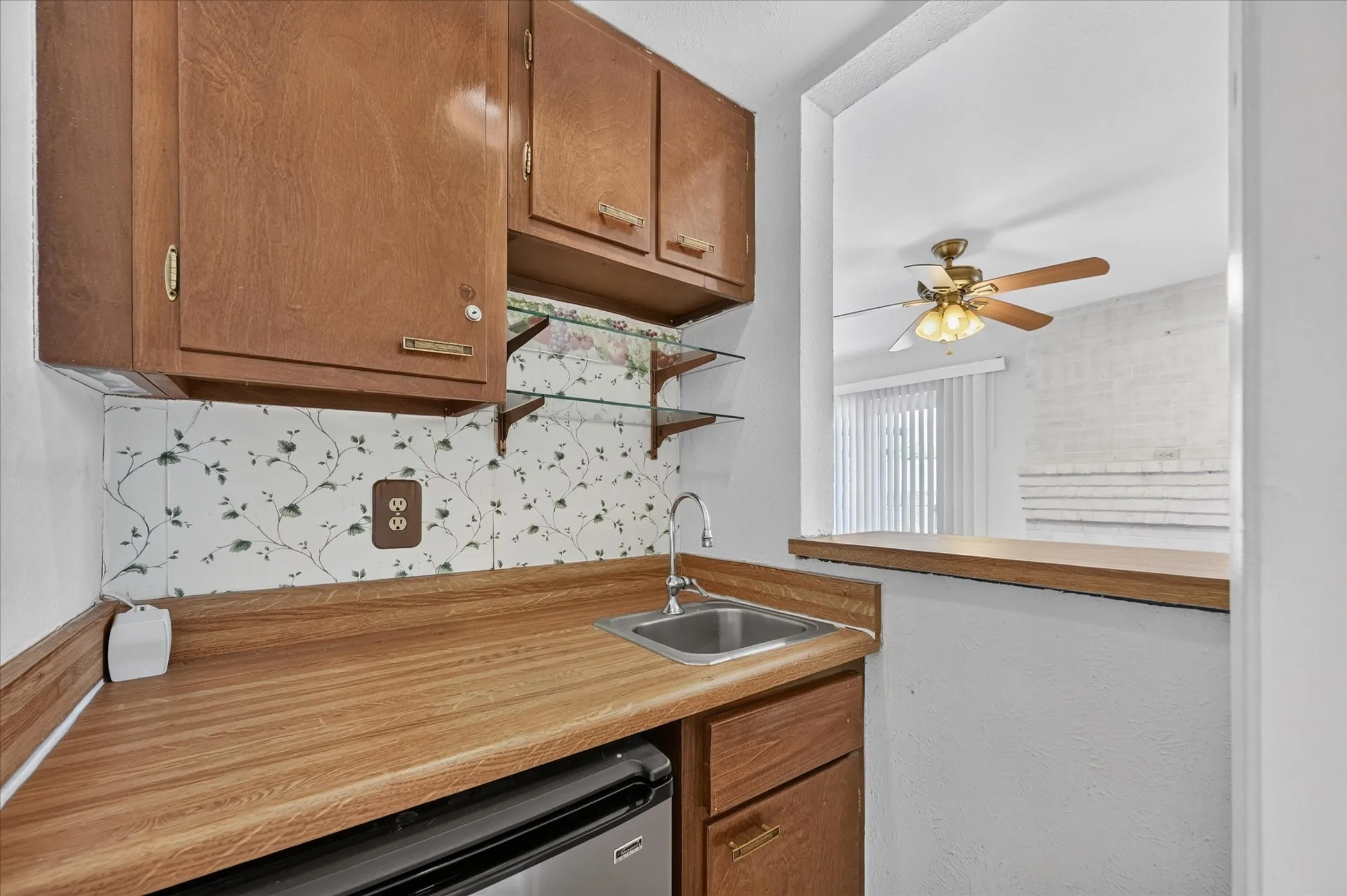 Condominium For Sale in Dallas County , 8071 Meadow Road 219, Dallas, Texas 75231, 2 Bedroom, 2 Bathroom, Garage spaces, 1,197 Sqft, built in 1969, mls#21369227, Real Estate Agent in Dallas, Homes For Sale in Dallas county, Homes For Sale in Dallas, Realtor in Dallas Texas, Real Estate Brokerage Independent Realty Texas, Luminita Cordes Realtor
