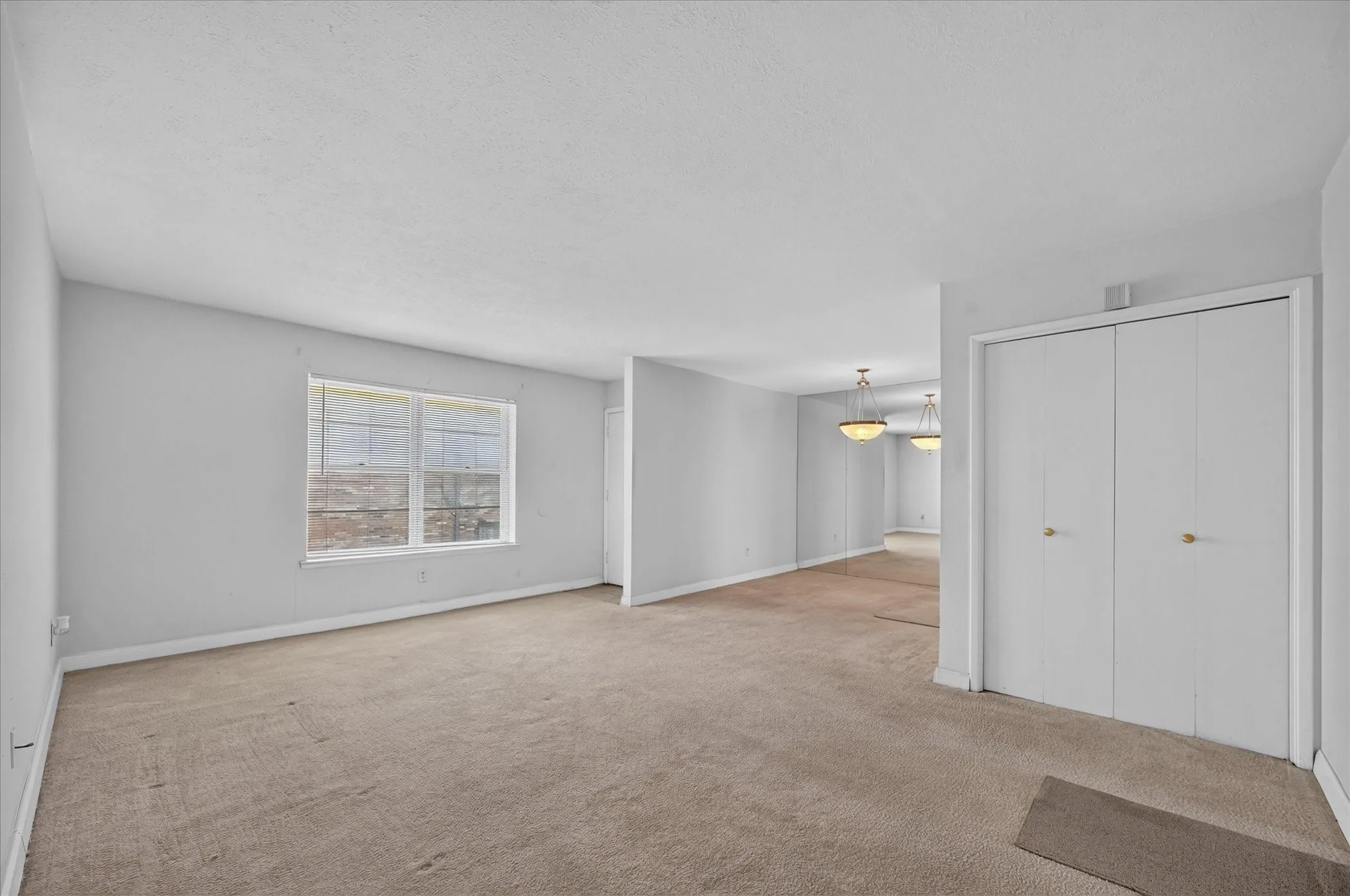 Condominium For Sale in Dallas County , 8071 Meadow Road 219, Dallas, Texas 75231, 2 Bedroom, 2 Bathroom, Garage spaces, 1,197 Sqft, built in 1969, mls#21369227, Real Estate Agent in Dallas, Homes For Sale in Dallas county, Homes For Sale in Dallas, Realtor in Dallas Texas, Real Estate Brokerage Independent Realty Texas, Luminita Cordes Realtor