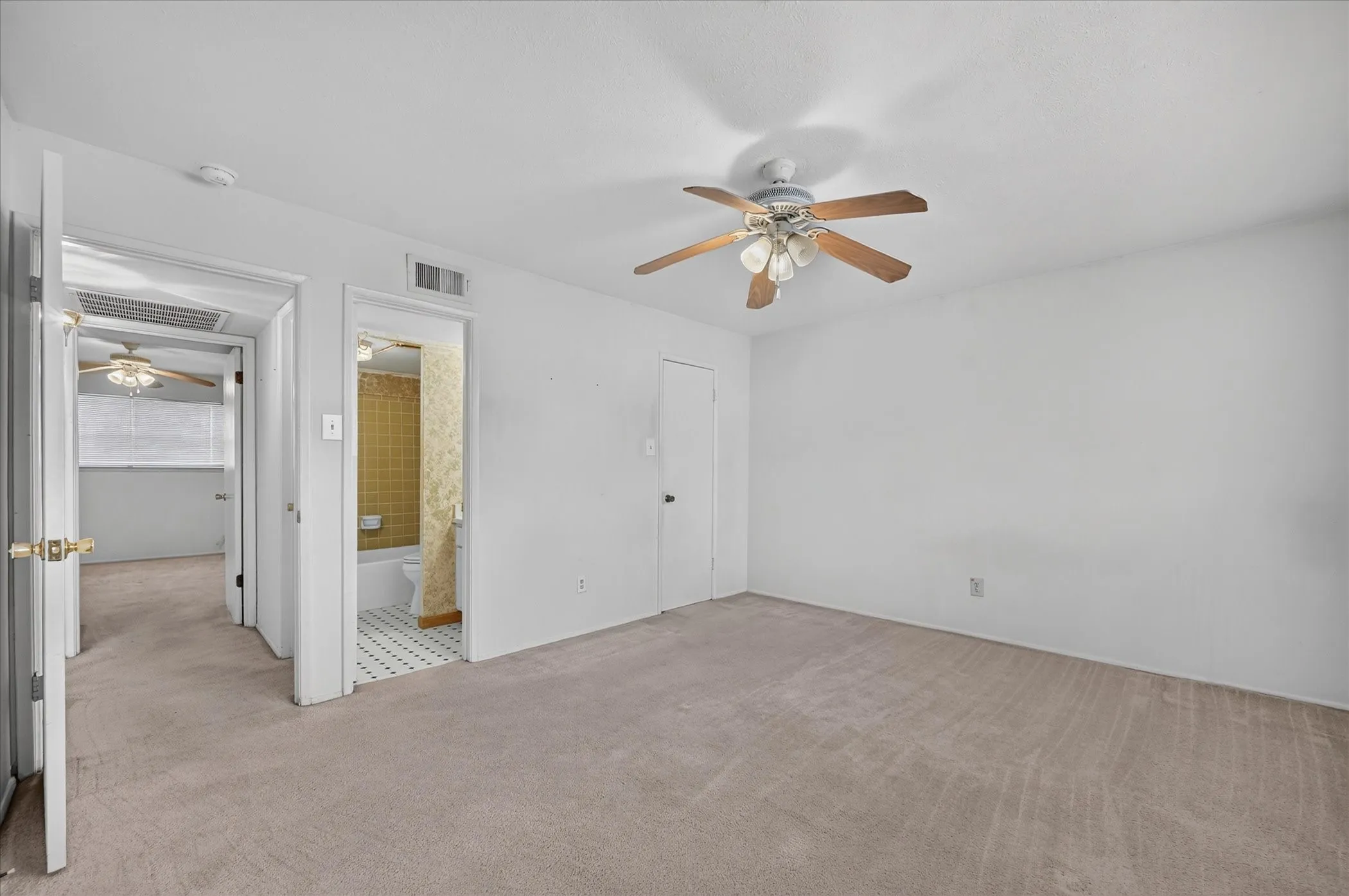 Condominium For Sale in Dallas County , 8071 Meadow Road 219, Dallas, Texas 75231, 2 Bedroom, 2 Bathroom, Garage spaces, 1,197 Sqft, built in 1969, mls#21369227, Real Estate Agent in Dallas, Homes For Sale in Dallas county, Homes For Sale in Dallas, Realtor in Dallas Texas, Real Estate Brokerage Independent Realty Texas, Luminita Cordes Realtor