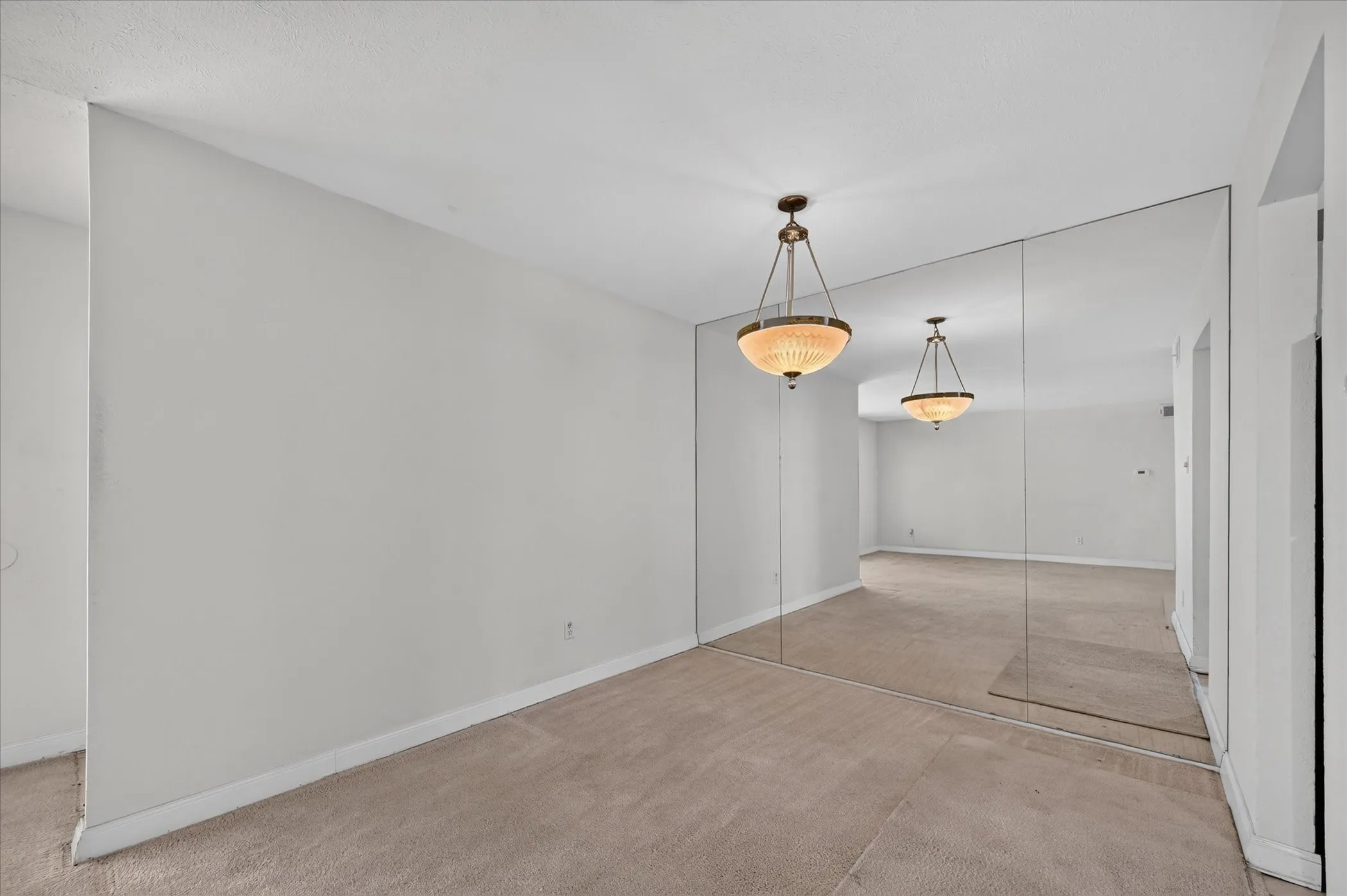 Condominium For Sale in Dallas County , 8071 Meadow Road 219, Dallas, Texas 75231, 2 Bedroom, 2 Bathroom, Garage spaces, 1,197 Sqft, built in 1969, mls#21369227, Real Estate Agent in Dallas, Homes For Sale in Dallas county, Homes For Sale in Dallas, Realtor in Dallas Texas, Real Estate Brokerage Independent Realty Texas, Luminita Cordes Realtor