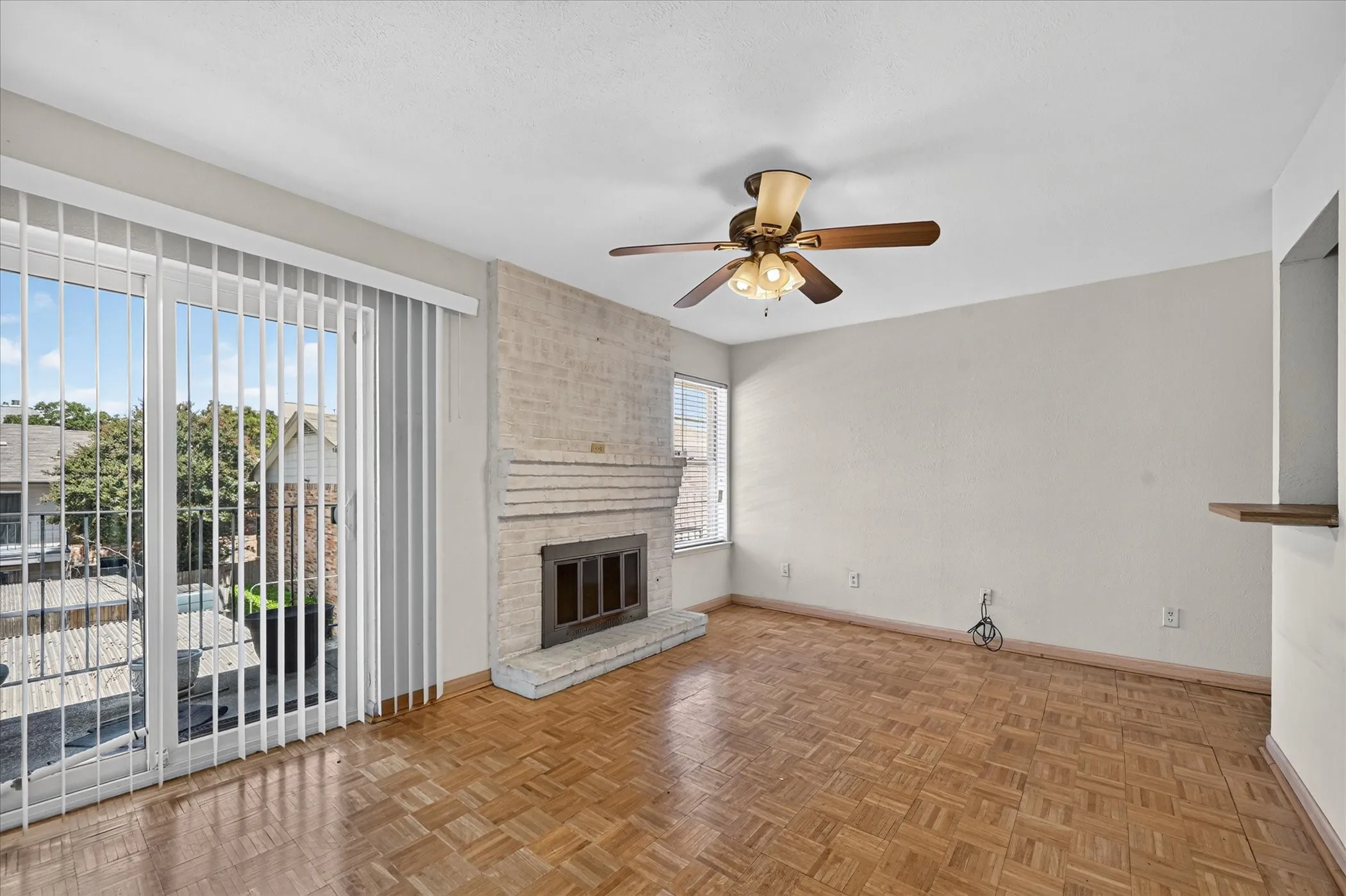 Condominium For Sale in Dallas County , 8071 Meadow Road 219, Dallas, Texas 75231, 2 Bedroom, 2 Bathroom, Garage spaces, 1,197 Sqft, built in 1969, mls#21369227, Real Estate Agent in Dallas, Homes For Sale in Dallas county, Homes For Sale in Dallas, Realtor in Dallas Texas, Real Estate Brokerage Independent Realty Texas, Luminita Cordes Realtor