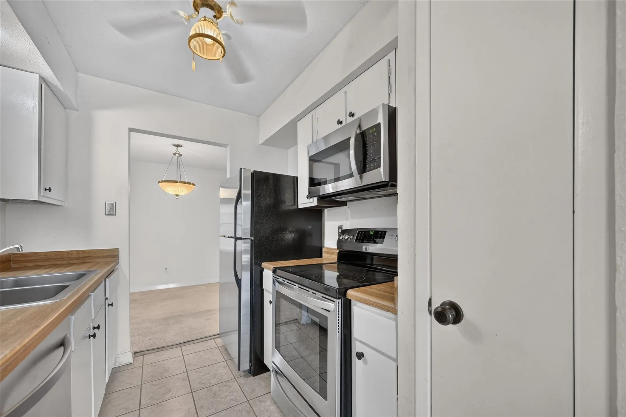 Condominium For Sale in Dallas County , 8071 Meadow Road 219, Dallas, Texas 75231, 2 Bedroom, 2 Bathroom, Garage spaces, 1,197 Sqft, built in 1969, mls#21369227, Real Estate Agent in Dallas, Homes For Sale in Dallas county, Homes For Sale in Dallas, Realtor in Dallas Texas, Real Estate Brokerage Independent Realty Texas, Luminita Cordes Realtor