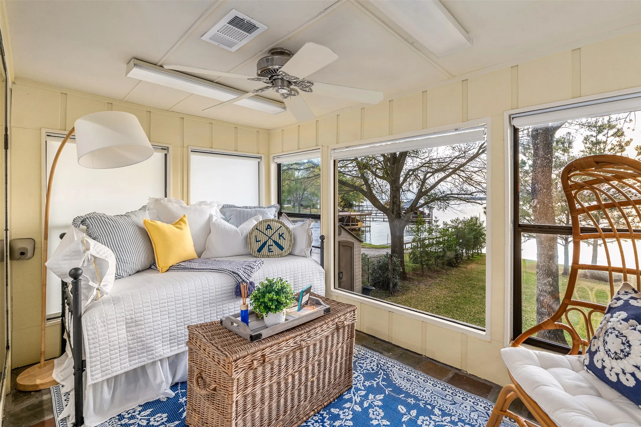 Single Family Residence For Sale in Henderson County , 5217 Paseo Tortuga, Malakoff, Texas 75148, 5 Bedroom, 5 Bathroom, 1 Garage spaces, 3,165 Sqft, built in 1984, mls#21366342, Real Estate Agent in Malakoff, Homes For Sale in Henderson county, Homes For Sale in Malakoff, Realtor in Malakoff Texas, Real Estate Brokerage Independent Realty Texas, Luminita Cordes Realtor