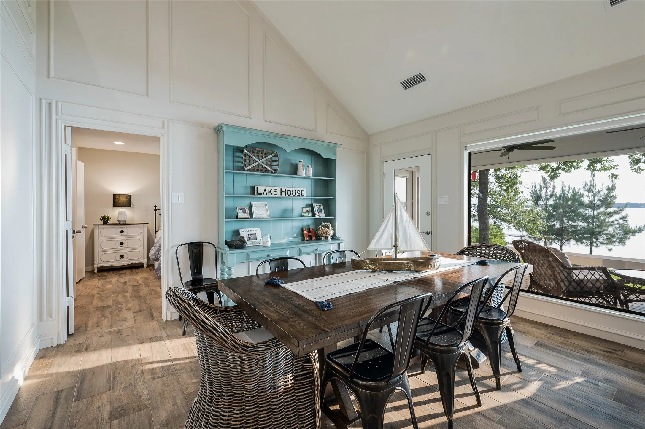 Single Family Residence For Sale in Henderson County , 5217 Paseo Tortuga, Malakoff, Texas 75148, 5 Bedroom, 5 Bathroom, 1 Garage spaces, 3,165 Sqft, built in 1984, mls#21366342, Real Estate Agent in Malakoff, Homes For Sale in Henderson county, Homes For Sale in Malakoff, Realtor in Malakoff Texas, Real Estate Brokerage Independent Realty Texas, Luminita Cordes Realtor
