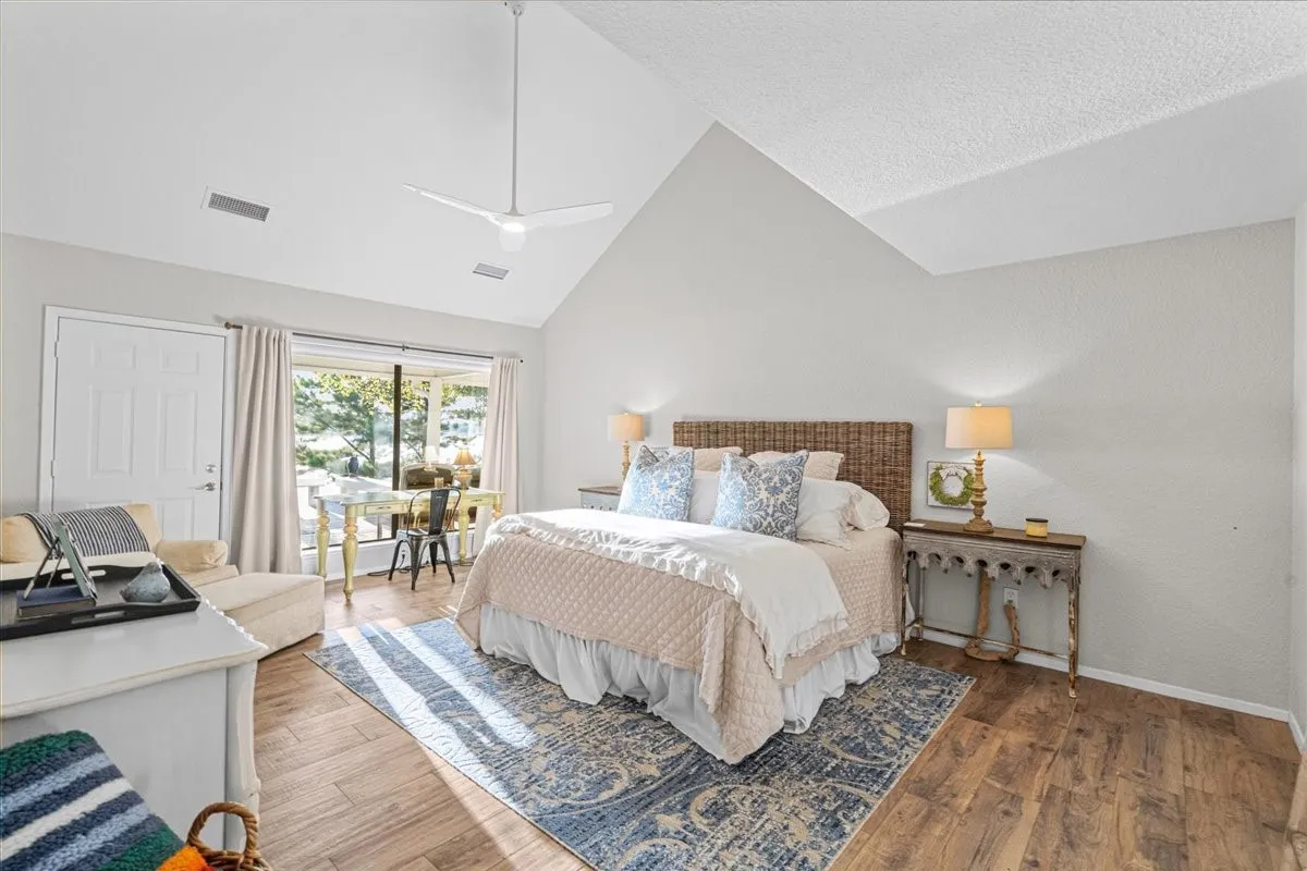 Single Family Residence For Sale in Henderson County , 5217 Paseo Tortuga, Malakoff, Texas 75148, 5 Bedroom, 5 Bathroom, 1 Garage spaces, 3,165 Sqft, built in 1984, mls#21366342, Real Estate Agent in Malakoff, Homes For Sale in Henderson county, Homes For Sale in Malakoff, Realtor in Malakoff Texas, Real Estate Brokerage Independent Realty Texas, Luminita Cordes Realtor