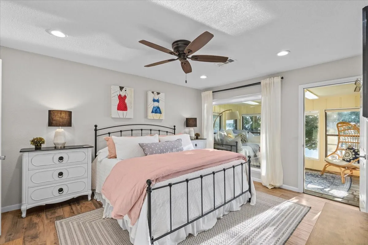 Single Family Residence For Sale in Henderson County , 5217 Paseo Tortuga, Malakoff, Texas 75148, 5 Bedroom, 5 Bathroom, 1 Garage spaces, 3,165 Sqft, built in 1984, mls#21366342, Real Estate Agent in Malakoff, Homes For Sale in Henderson county, Homes For Sale in Malakoff, Realtor in Malakoff Texas, Real Estate Brokerage Independent Realty Texas, Luminita Cordes Realtor