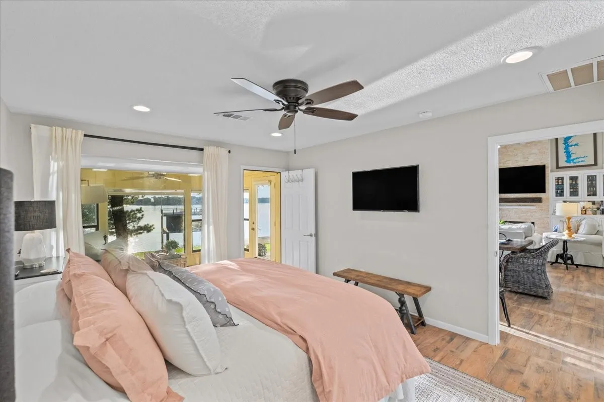 Single Family Residence For Sale in Henderson County , 5217 Paseo Tortuga, Malakoff, Texas 75148, 5 Bedroom, 5 Bathroom, 1 Garage spaces, 3,165 Sqft, built in 1984, mls#21366342, Real Estate Agent in Malakoff, Homes For Sale in Henderson county, Homes For Sale in Malakoff, Realtor in Malakoff Texas, Real Estate Brokerage Independent Realty Texas, Luminita Cordes Realtor
