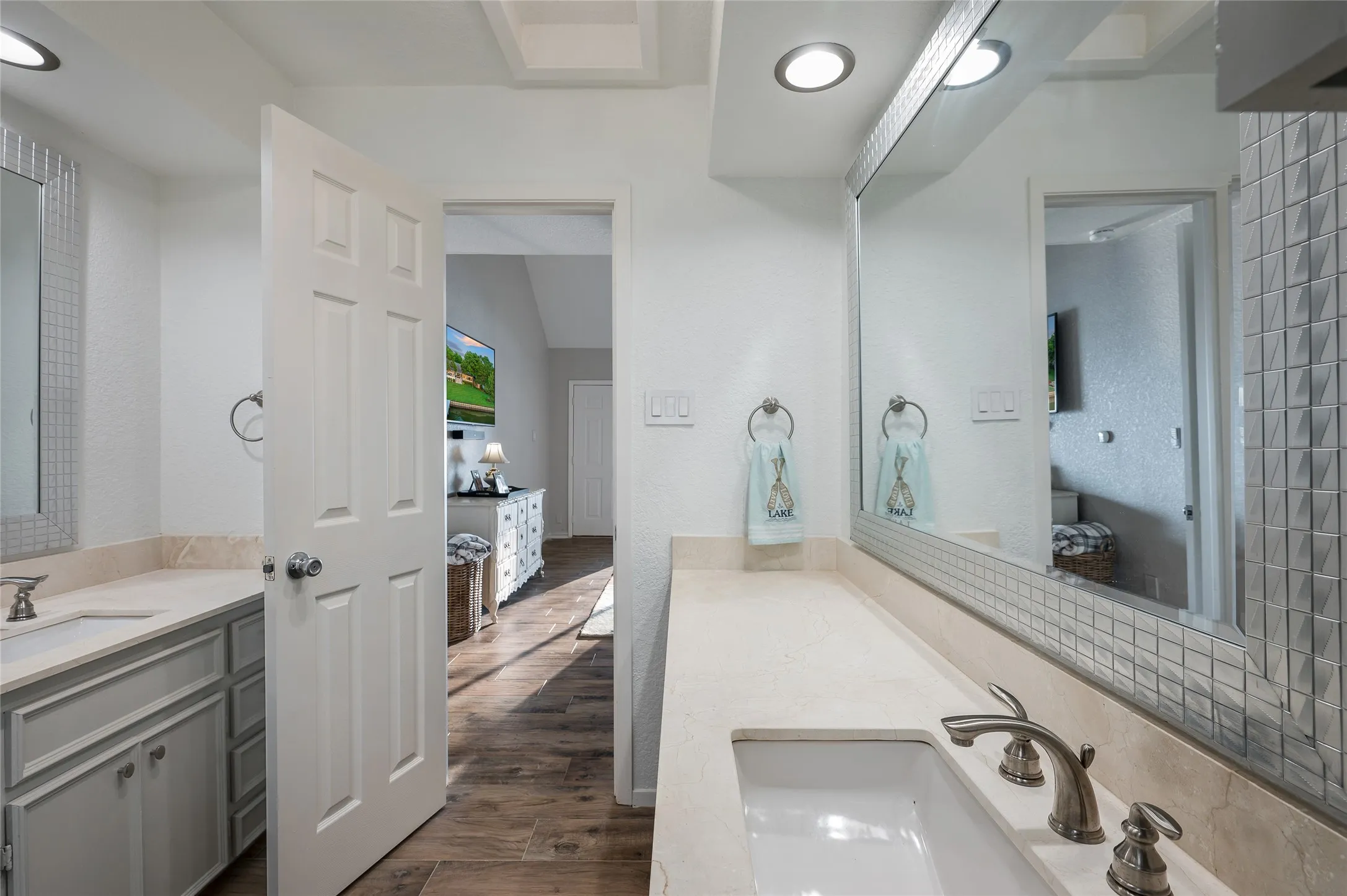 Single Family Residence For Sale in Henderson County , 5217 Paseo Tortuga, Malakoff, Texas 75148, 5 Bedroom, 5 Bathroom, 1 Garage spaces, 3,165 Sqft, built in 1984, mls#21366342, Real Estate Agent in Malakoff, Homes For Sale in Henderson county, Homes For Sale in Malakoff, Realtor in Malakoff Texas, Real Estate Brokerage Independent Realty Texas, Luminita Cordes Realtor