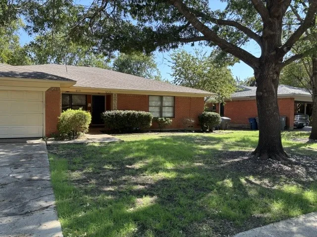 Duplex For Rent in Dallas County , 6721 Ascot Lane, Dallas, Texas 75214, 2 Bedroom, 1 Bathroom, 1 Garage spaces, 869 Sqft, built in 1955, mls#21362151, Real Estate Agent in Dallas, Homes For Rent in Dallas county, Homes For Rent in Dallas, Realtor in Dallas Texas, Real Estate Brokerage Independent Realty Texas, Luminita Cordes Realtor