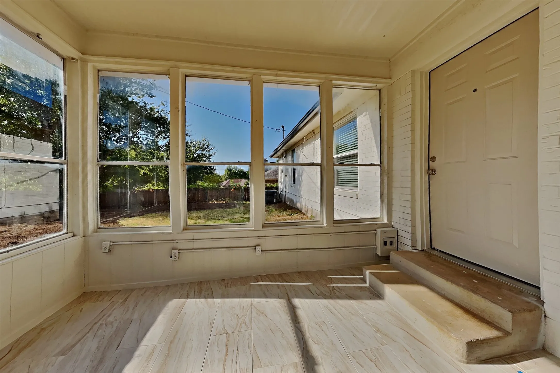 Single Family Residence For Rent in Johnson County , 912 Blue Ridge Drive, Burleson, Texas 76028, 3 Bedroom, 2 Bathroom, 2 Garage spaces, 1,633 Sqft, built in 1995, mls#21369295, Real Estate Agent in Burleson, Homes For Rent in Johnson county, Homes For Rent in Burleson, Realtor in Burleson Texas, Real Estate Brokerage Independent Realty Texas, Luminita Cordes Realtor