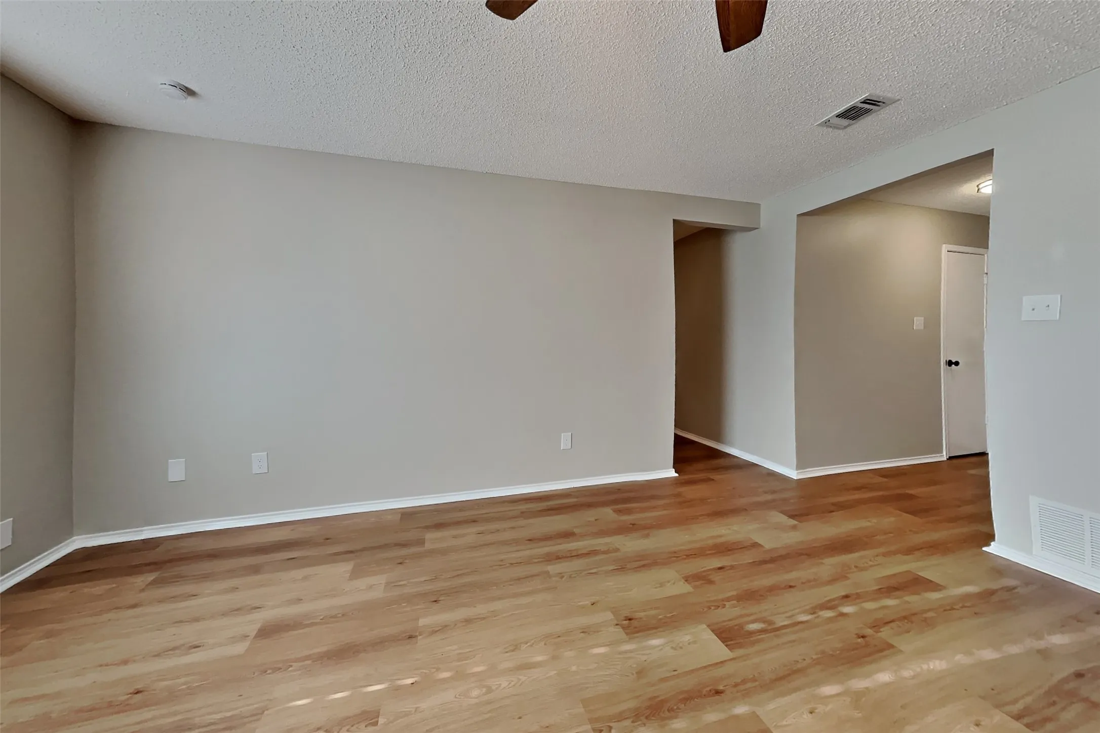 Single Family Residence For Rent in Johnson County , 912 Blue Ridge Drive, Burleson, Texas 76028, 3 Bedroom, 2 Bathroom, 2 Garage spaces, 1,633 Sqft, built in 1995, mls#21369295, Real Estate Agent in Burleson, Homes For Rent in Johnson county, Homes For Rent in Burleson, Realtor in Burleson Texas, Real Estate Brokerage Independent Realty Texas, Luminita Cordes Realtor