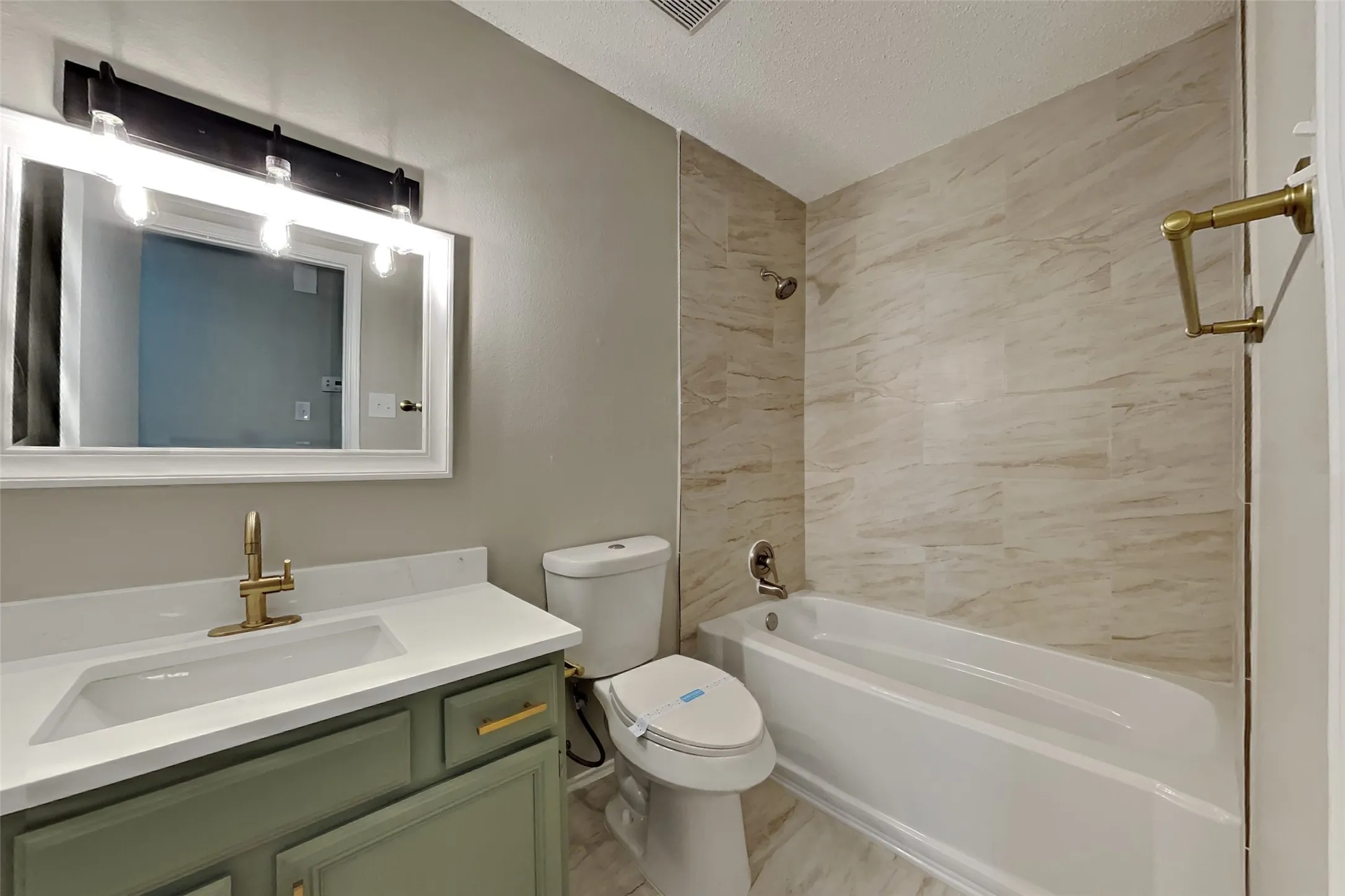Single Family Residence For Rent in Johnson County , 912 Blue Ridge Drive, Burleson, Texas 76028, 3 Bedroom, 2 Bathroom, 2 Garage spaces, 1,633 Sqft, built in 1995, mls#21369295, Real Estate Agent in Burleson, Homes For Rent in Johnson county, Homes For Rent in Burleson, Realtor in Burleson Texas, Real Estate Brokerage Independent Realty Texas, Luminita Cordes Realtor