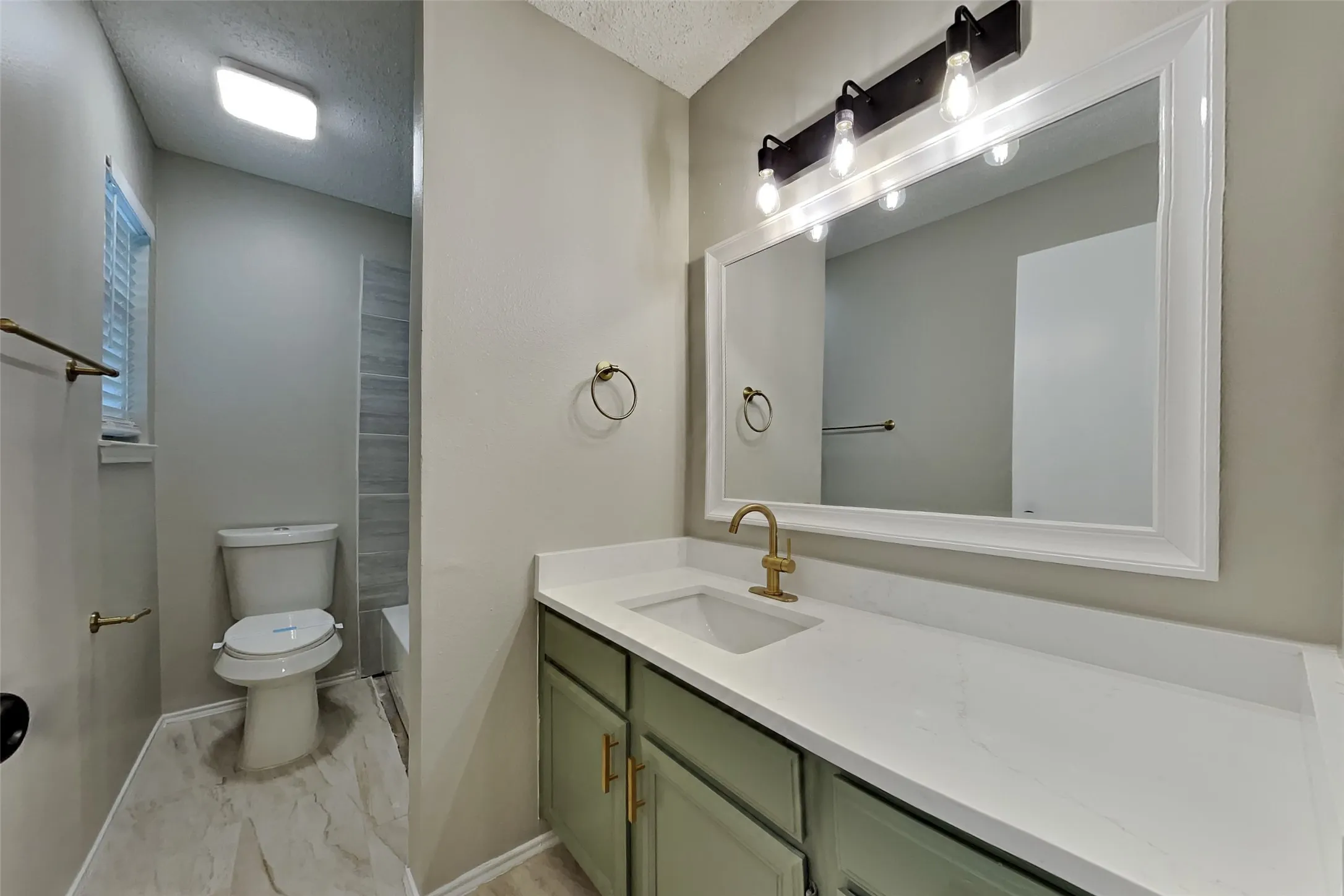 Single Family Residence For Rent in Johnson County , 912 Blue Ridge Drive, Burleson, Texas 76028, 3 Bedroom, 2 Bathroom, 2 Garage spaces, 1,633 Sqft, built in 1995, mls#21369295, Real Estate Agent in Burleson, Homes For Rent in Johnson county, Homes For Rent in Burleson, Realtor in Burleson Texas, Real Estate Brokerage Independent Realty Texas, Luminita Cordes Realtor