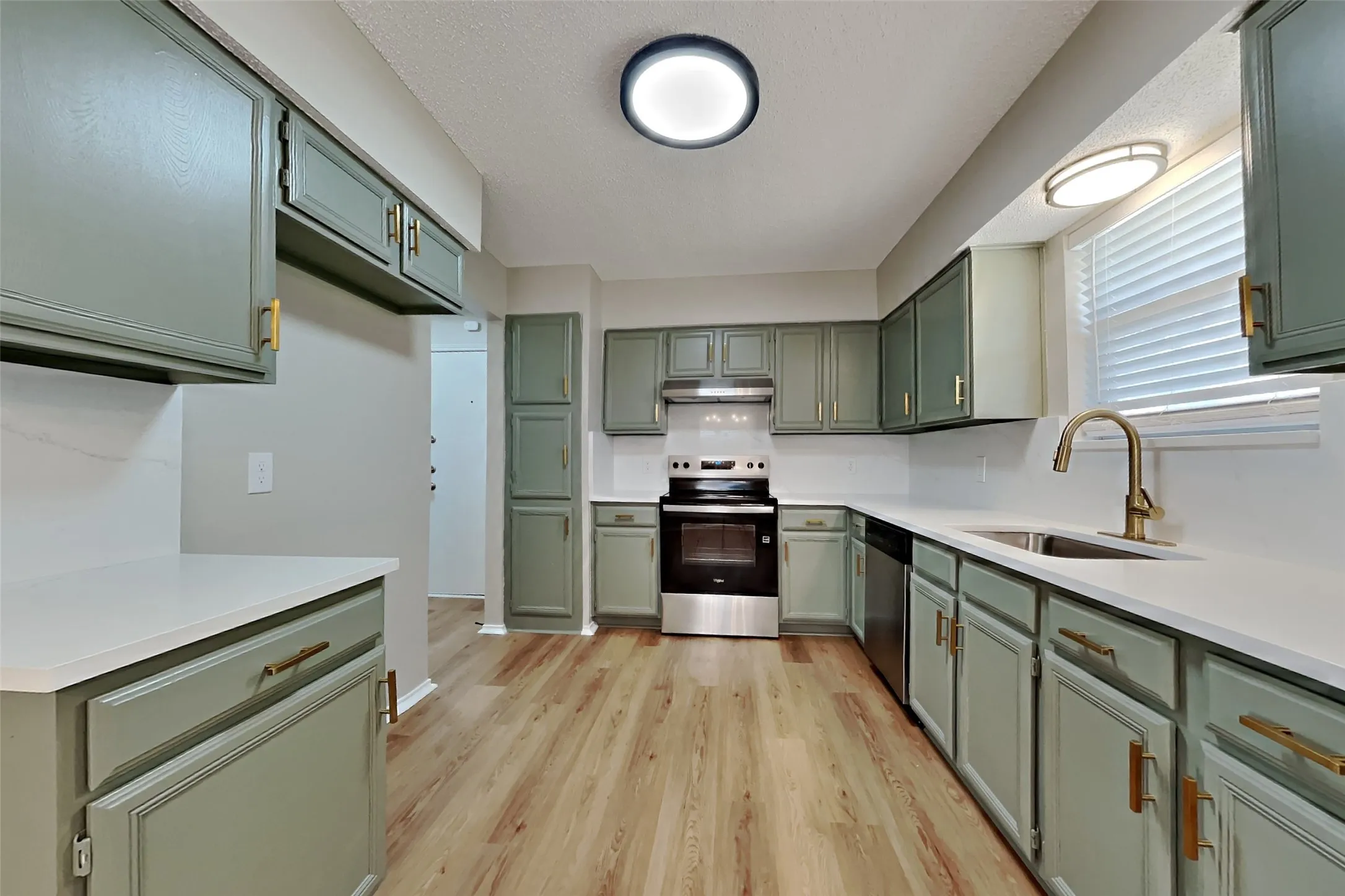 Single Family Residence For Rent in Johnson County , 912 Blue Ridge Drive, Burleson, Texas 76028, 3 Bedroom, 2 Bathroom, 2 Garage spaces, 1,633 Sqft, built in 1995, mls#21369295, Real Estate Agent in Burleson, Homes For Rent in Johnson county, Homes For Rent in Burleson, Realtor in Burleson Texas, Real Estate Brokerage Independent Realty Texas, Luminita Cordes Realtor