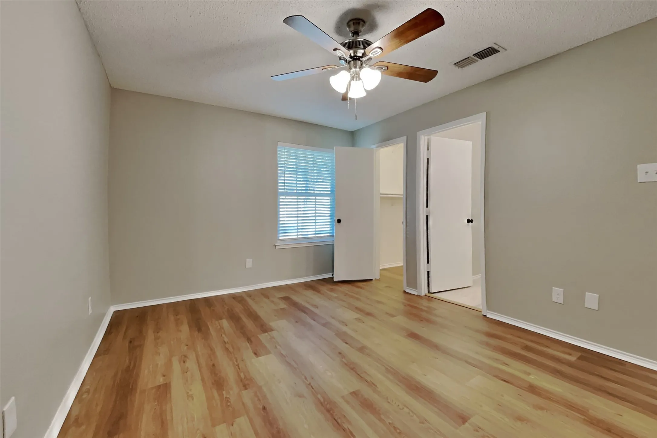 Single Family Residence For Rent in Johnson County , 912 Blue Ridge Drive, Burleson, Texas 76028, 3 Bedroom, 2 Bathroom, 2 Garage spaces, 1,633 Sqft, built in 1995, mls#21369295, Real Estate Agent in Burleson, Homes For Rent in Johnson county, Homes For Rent in Burleson, Realtor in Burleson Texas, Real Estate Brokerage Independent Realty Texas, Luminita Cordes Realtor