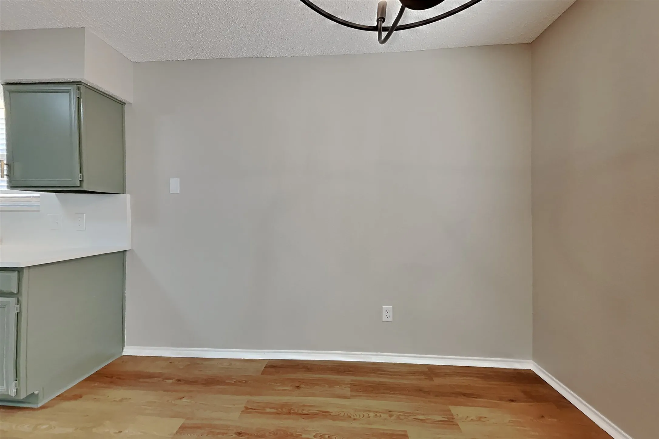 Single Family Residence For Rent in Johnson County , 912 Blue Ridge Drive, Burleson, Texas 76028, 3 Bedroom, 2 Bathroom, 2 Garage spaces, 1,633 Sqft, built in 1995, mls#21369295, Real Estate Agent in Burleson, Homes For Rent in Johnson county, Homes For Rent in Burleson, Realtor in Burleson Texas, Real Estate Brokerage Independent Realty Texas, Luminita Cordes Realtor