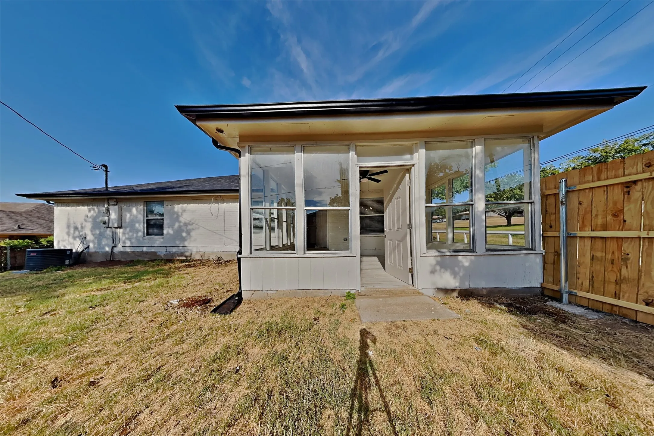 Single Family Residence For Rent in Johnson County , 912 Blue Ridge Drive, Burleson, Texas 76028, 3 Bedroom, 2 Bathroom, 2 Garage spaces, 1,633 Sqft, built in 1995, mls#21369295, Real Estate Agent in Burleson, Homes For Rent in Johnson county, Homes For Rent in Burleson, Realtor in Burleson Texas, Real Estate Brokerage Independent Realty Texas, Luminita Cordes Realtor