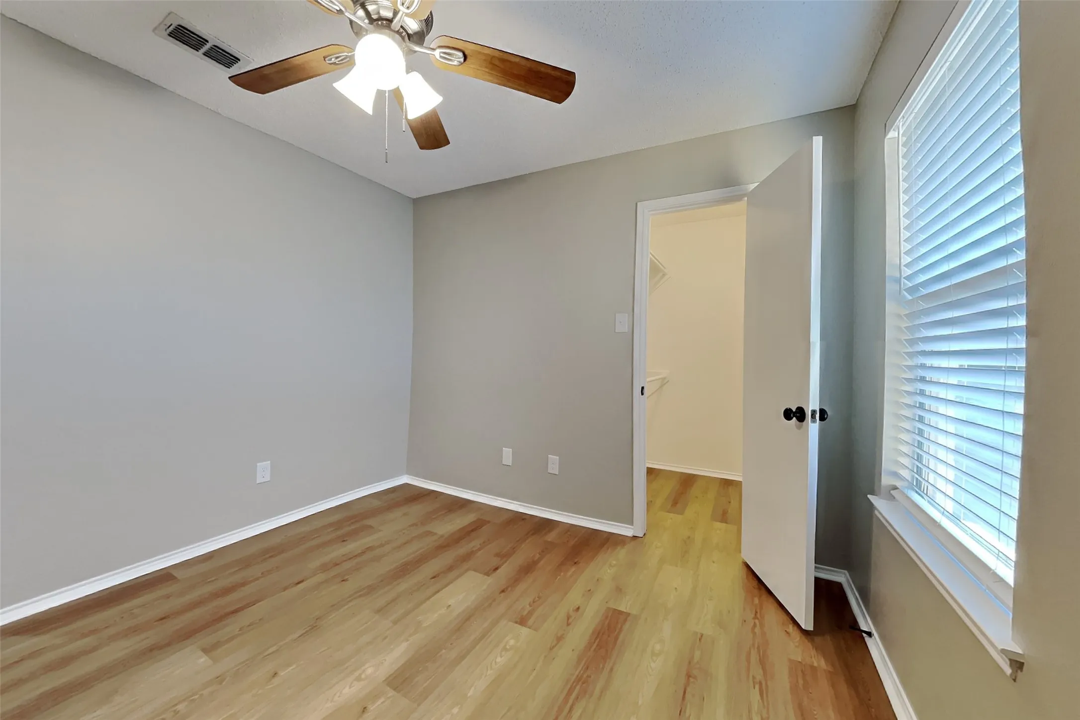 Single Family Residence For Rent in Johnson County , 912 Blue Ridge Drive, Burleson, Texas 76028, 3 Bedroom, 2 Bathroom, 2 Garage spaces, 1,633 Sqft, built in 1995, mls#21369295, Real Estate Agent in Burleson, Homes For Rent in Johnson county, Homes For Rent in Burleson, Realtor in Burleson Texas, Real Estate Brokerage Independent Realty Texas, Luminita Cordes Realtor