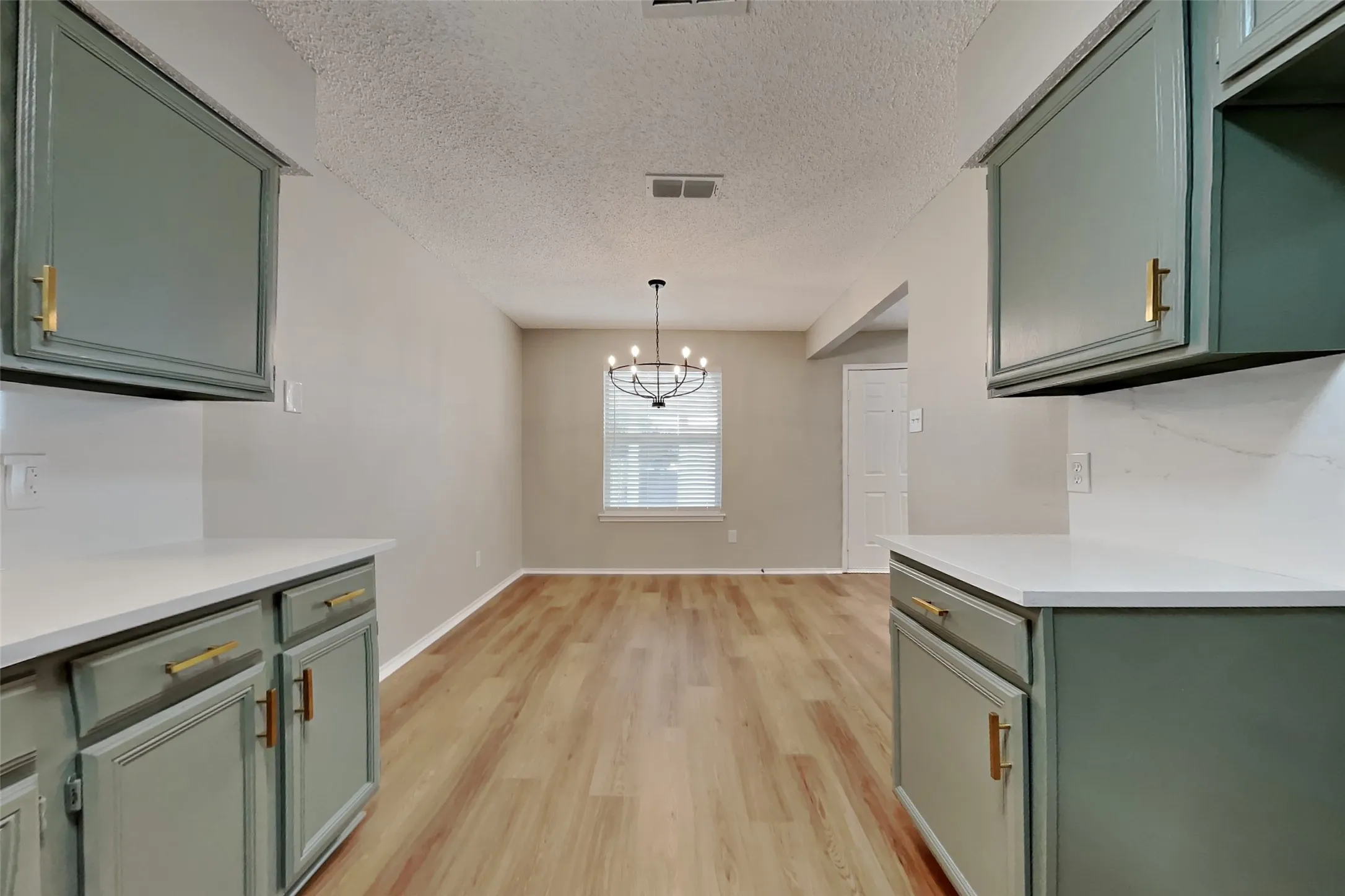 Single Family Residence For Rent in Johnson County , 912 Blue Ridge Drive, Burleson, Texas 76028, 3 Bedroom, 2 Bathroom, 2 Garage spaces, 1,633 Sqft, built in 1995, mls#21369295, Real Estate Agent in Burleson, Homes For Rent in Johnson county, Homes For Rent in Burleson, Realtor in Burleson Texas, Real Estate Brokerage Independent Realty Texas, Luminita Cordes Realtor