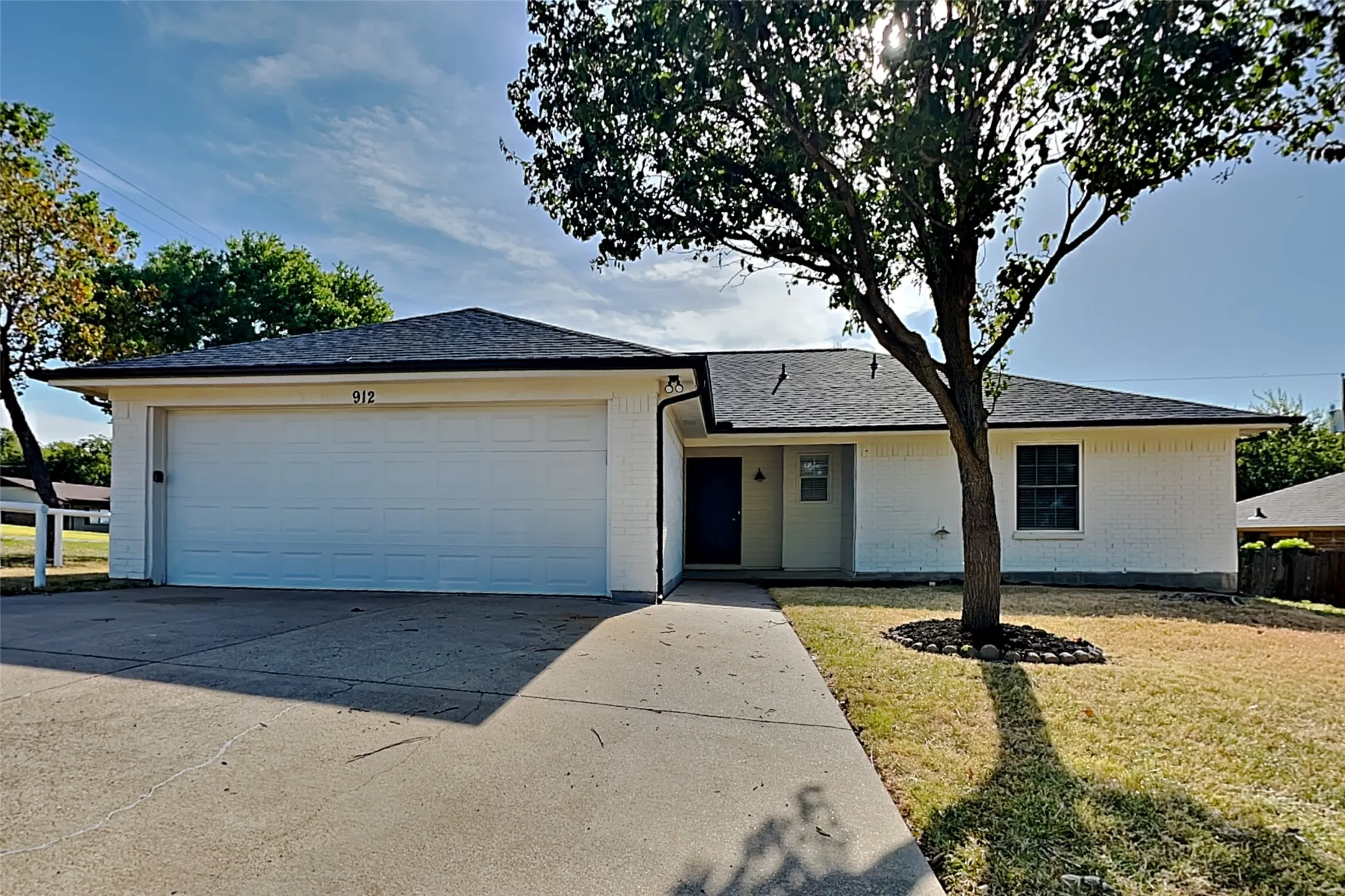 Single Family Residence For Rent in Johnson County , 912 Blue Ridge Drive, Burleson, Texas 76028, 3 Bedroom, 2 Bathroom, 2 Garage spaces, 1,633 Sqft, built in 1995, mls#21369295, Real Estate Agent in Burleson, Homes For Rent in Johnson county, Homes For Rent in Burleson, Realtor in Burleson Texas, Real Estate Brokerage Independent Realty Texas, Luminita Cordes Realtor