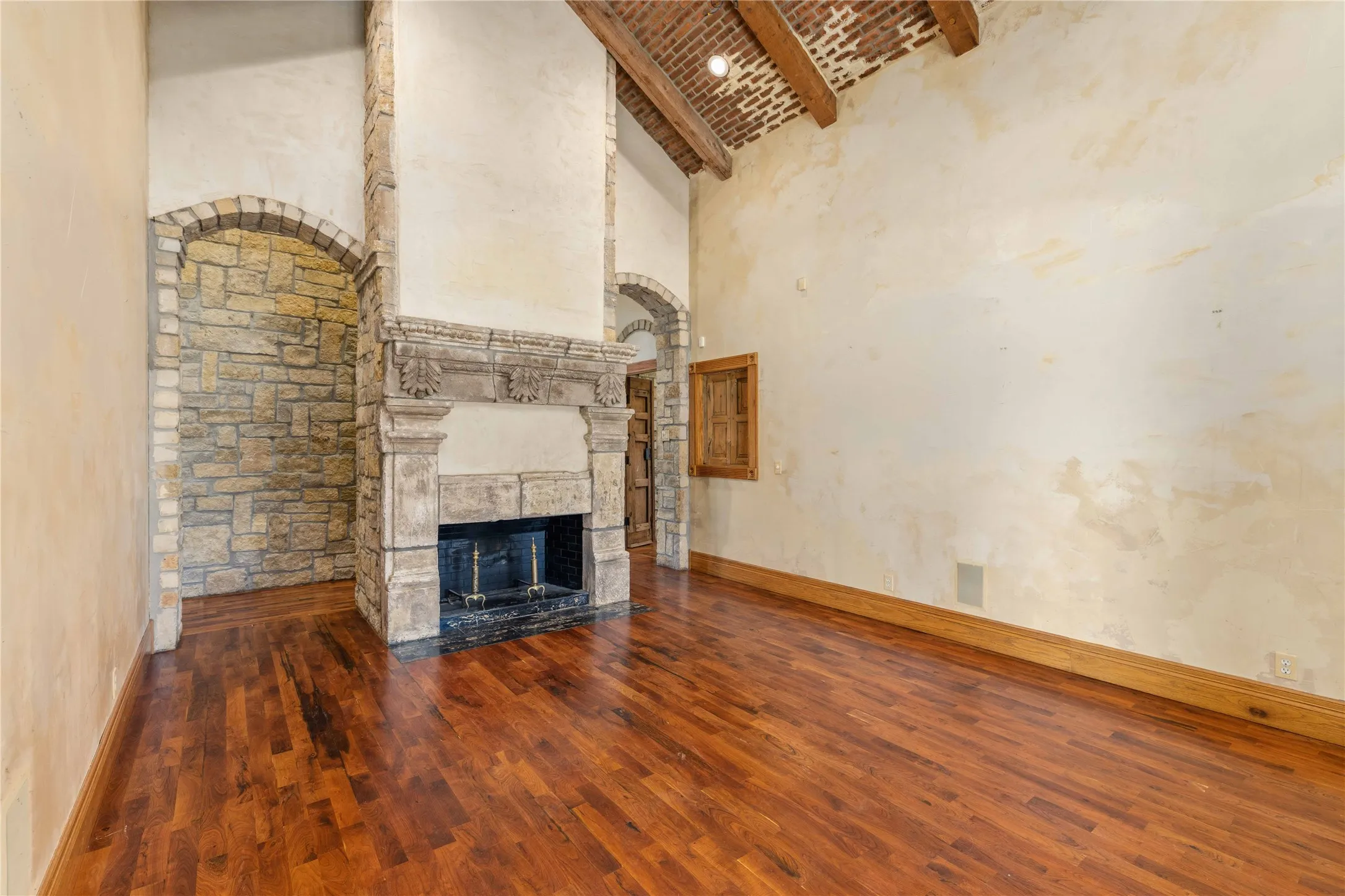 Single Family Residence For Sale in Brown County , 51 Oak Hill Circle, Brownwood, Texas 76801, 6 Bedroom, 6 Bathroom, 8 Garage spaces, 6,421 Sqft, built in 2001, mls#21369312, Real Estate Agent in Brownwood, Homes For Sale in Brown county, Homes For Sale in Brownwood, Realtor in Brownwood Texas, Real Estate Brokerage Independent Realty Texas, Luminita Cordes Realtor