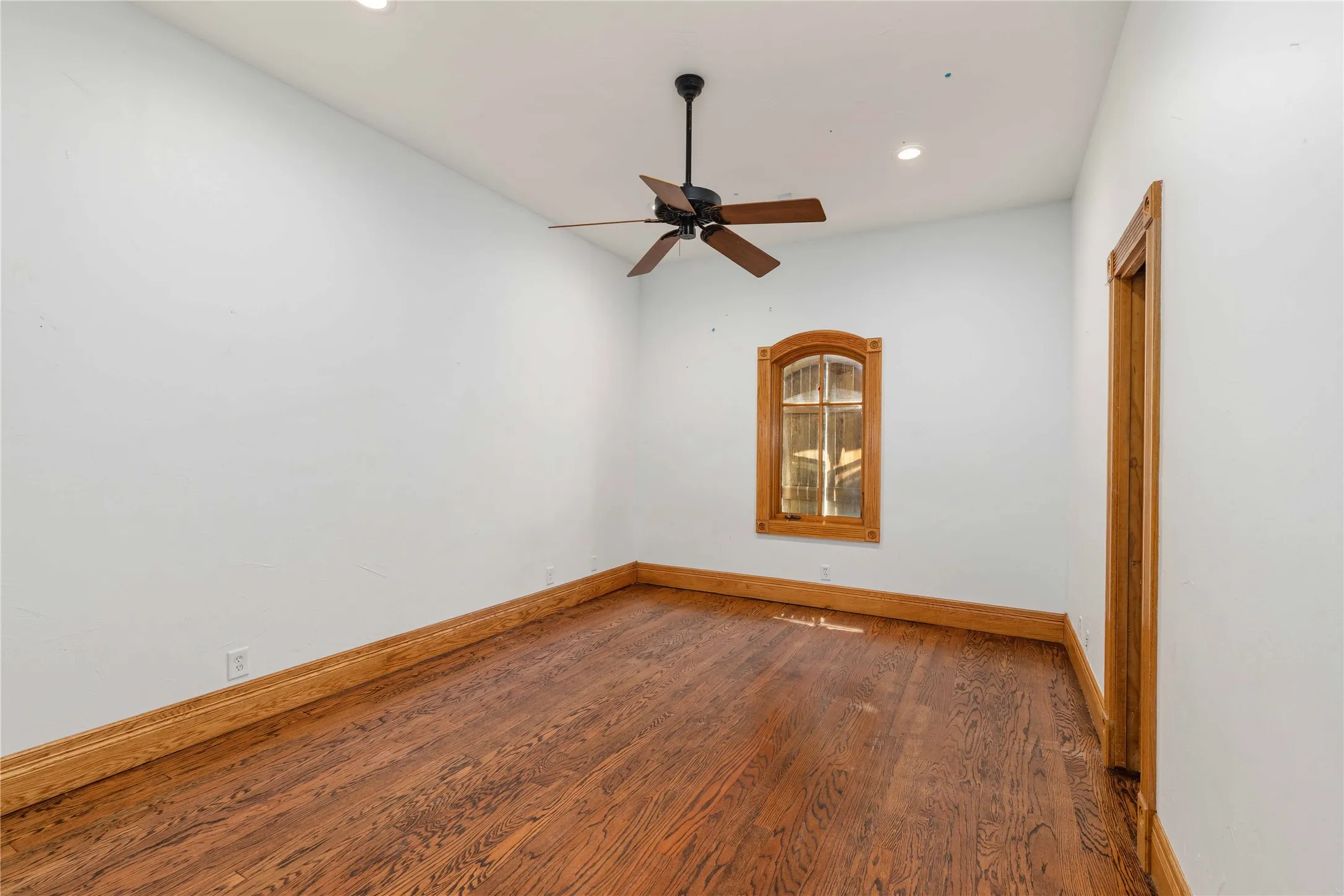 Single Family Residence For Sale in Brown County , 51 Oak Hill Circle, Brownwood, Texas 76801, 6 Bedroom, 6 Bathroom, 8 Garage spaces, 6,421 Sqft, built in 2001, mls#21369312, Real Estate Agent in Brownwood, Homes For Sale in Brown county, Homes For Sale in Brownwood, Realtor in Brownwood Texas, Real Estate Brokerage Independent Realty Texas, Luminita Cordes Realtor