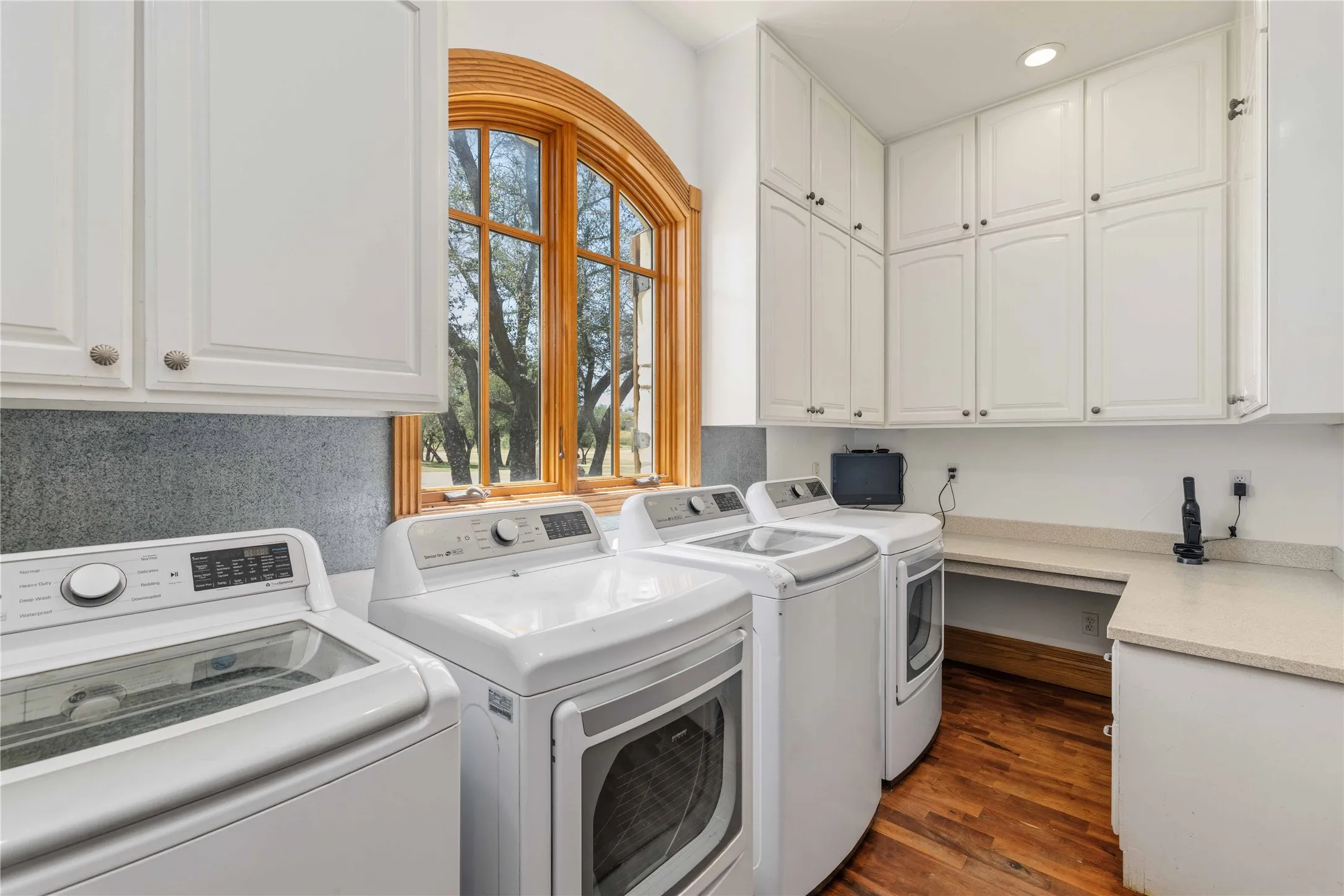 Single Family Residence For Sale in Brown County , 51 Oak Hill Circle, Brownwood, Texas 76801, 6 Bedroom, 6 Bathroom, 8 Garage spaces, 6,421 Sqft, built in 2001, mls#21369312, Real Estate Agent in Brownwood, Homes For Sale in Brown county, Homes For Sale in Brownwood, Realtor in Brownwood Texas, Real Estate Brokerage Independent Realty Texas, Luminita Cordes Realtor