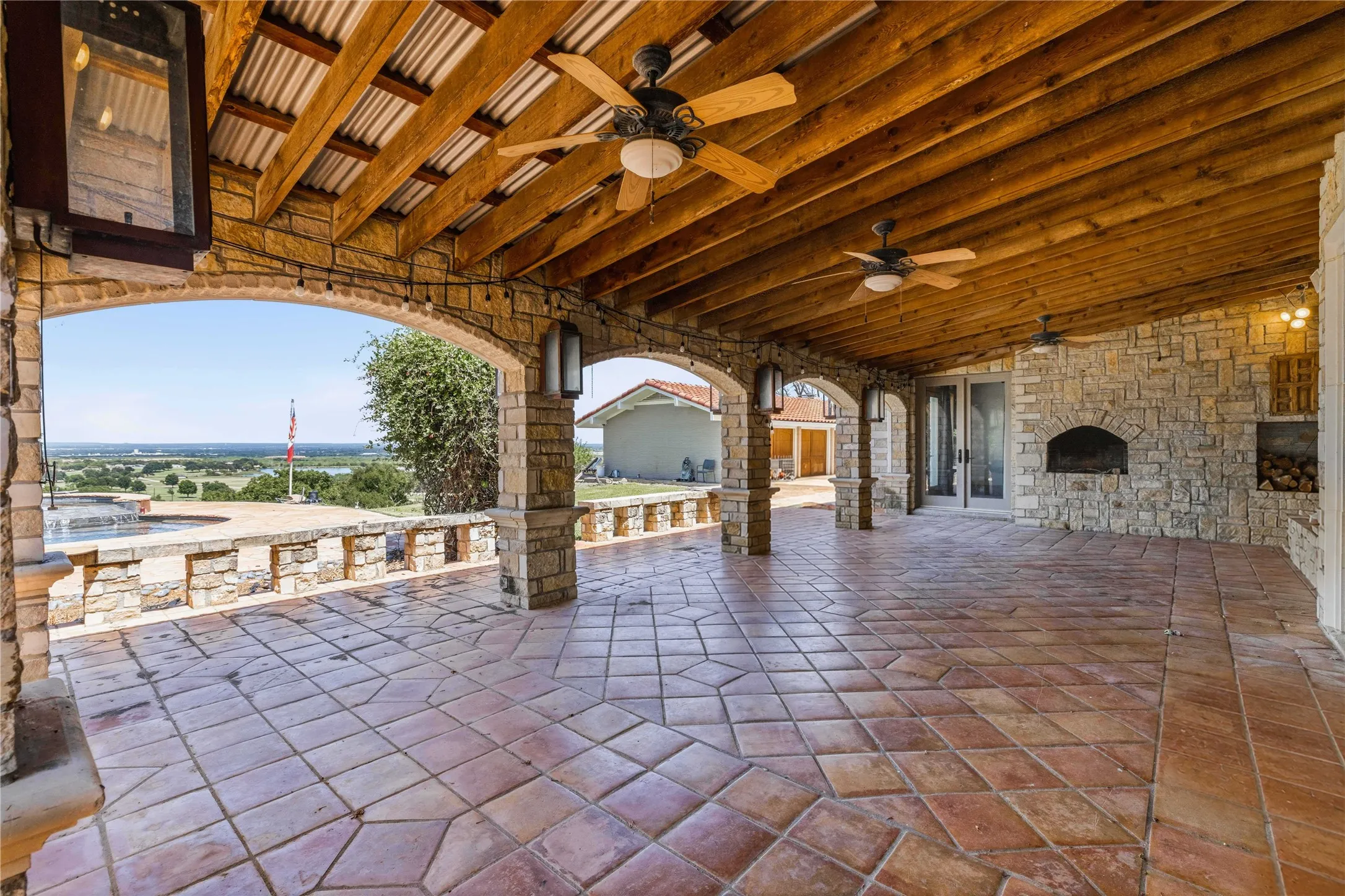 Single Family Residence For Sale in Brown County , 51 Oak Hill Circle, Brownwood, Texas 76801, 6 Bedroom, 6 Bathroom, 8 Garage spaces, 6,421 Sqft, built in 2001, mls#21369312, Real Estate Agent in Brownwood, Homes For Sale in Brown county, Homes For Sale in Brownwood, Realtor in Brownwood Texas, Real Estate Brokerage Independent Realty Texas, Luminita Cordes Realtor