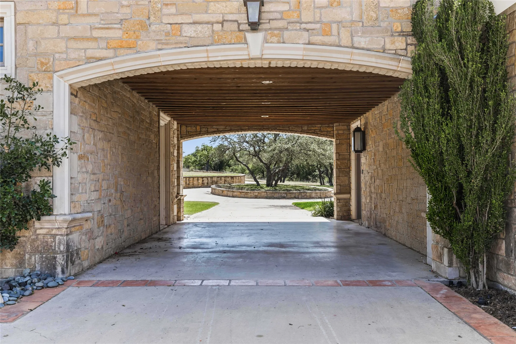 Single Family Residence For Sale in Brown County , 51 Oak Hill Circle, Brownwood, Texas 76801, 6 Bedroom, 6 Bathroom, 8 Garage spaces, 6,421 Sqft, built in 2001, mls#21369312, Real Estate Agent in Brownwood, Homes For Sale in Brown county, Homes For Sale in Brownwood, Realtor in Brownwood Texas, Real Estate Brokerage Independent Realty Texas, Luminita Cordes Realtor