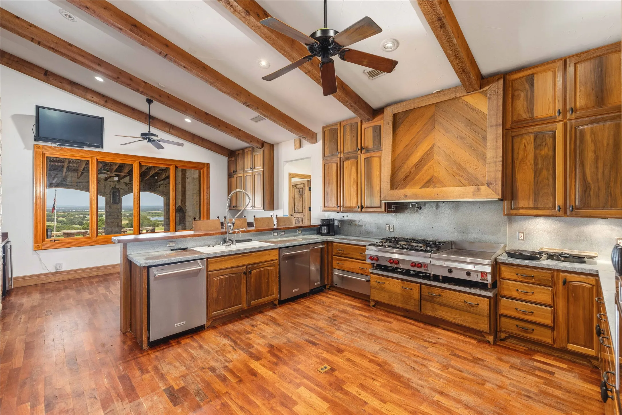 Single Family Residence For Sale in Brown County , 51 Oak Hill Circle, Brownwood, Texas 76801, 6 Bedroom, 6 Bathroom, 8 Garage spaces, 6,421 Sqft, built in 2001, mls#21369312, Real Estate Agent in Brownwood, Homes For Sale in Brown county, Homes For Sale in Brownwood, Realtor in Brownwood Texas, Real Estate Brokerage Independent Realty Texas, Luminita Cordes Realtor