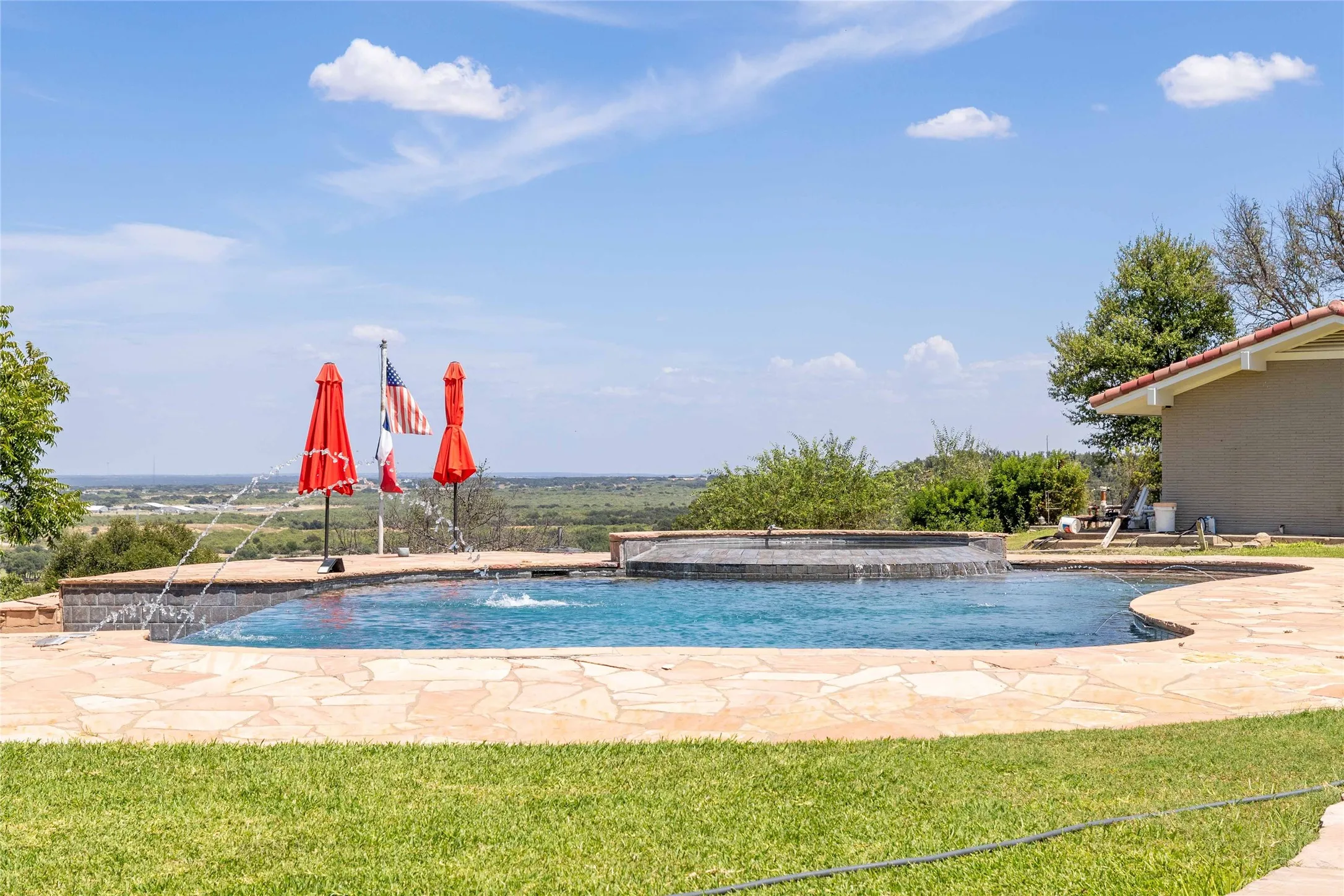 Single Family Residence For Sale in Brown County , 51 Oak Hill Circle, Brownwood, Texas 76801, 6 Bedroom, 6 Bathroom, 8 Garage spaces, 6,421 Sqft, built in 2001, mls#21369312, Real Estate Agent in Brownwood, Homes For Sale in Brown county, Homes For Sale in Brownwood, Realtor in Brownwood Texas, Real Estate Brokerage Independent Realty Texas, Luminita Cordes Realtor