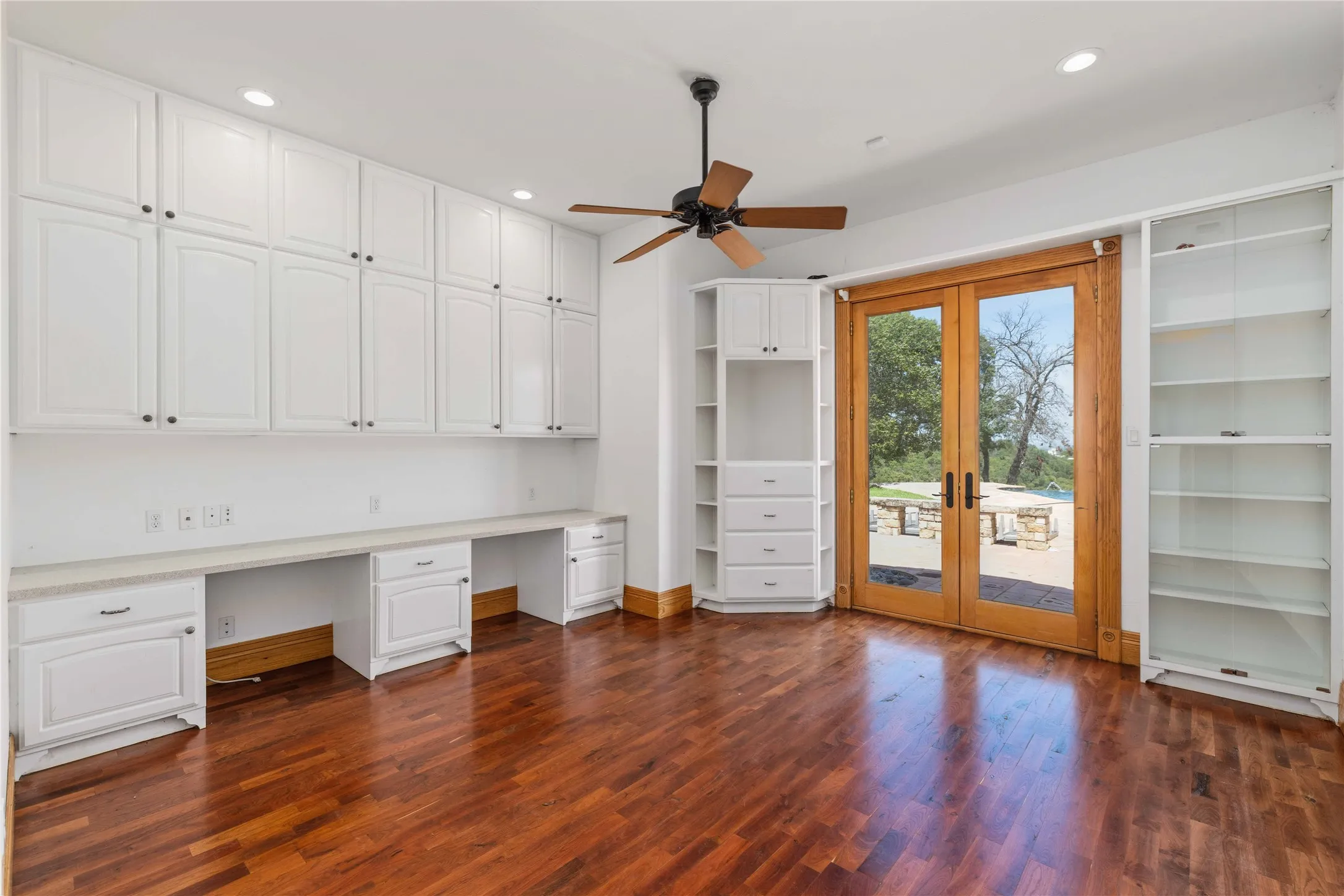 Single Family Residence For Sale in Brown County , 51 Oak Hill Circle, Brownwood, Texas 76801, 6 Bedroom, 6 Bathroom, 8 Garage spaces, 6,421 Sqft, built in 2001, mls#21369312, Real Estate Agent in Brownwood, Homes For Sale in Brown county, Homes For Sale in Brownwood, Realtor in Brownwood Texas, Real Estate Brokerage Independent Realty Texas, Luminita Cordes Realtor