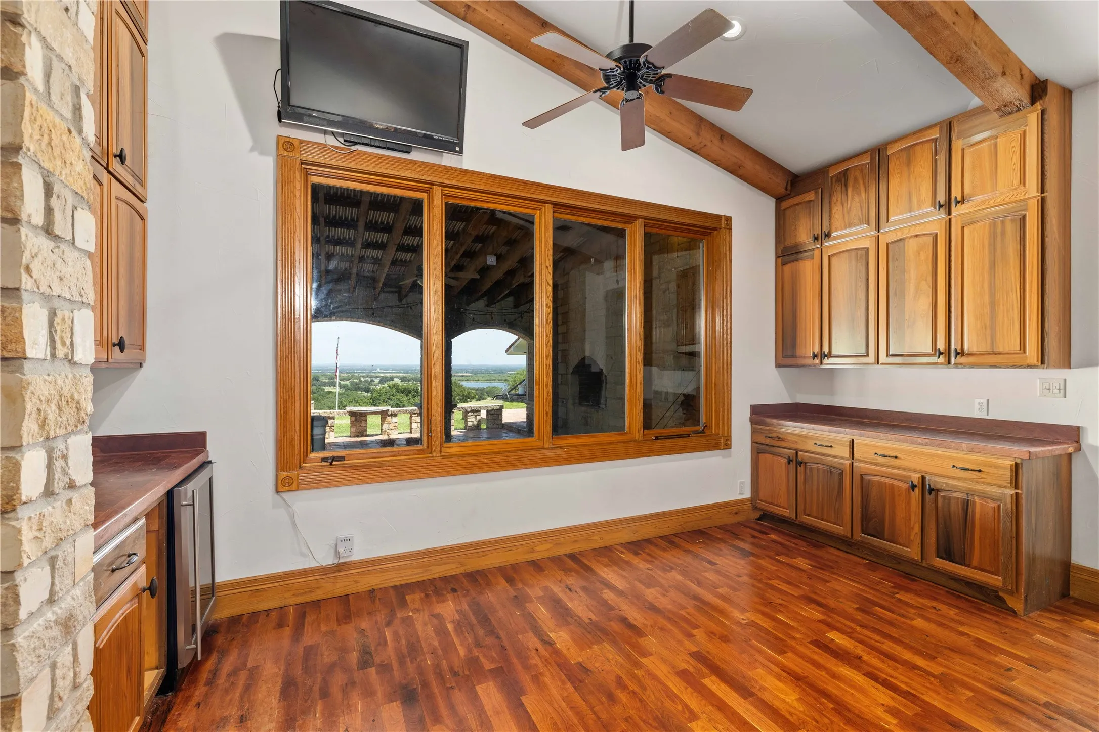 Single Family Residence For Sale in Brown County , 51 Oak Hill Circle, Brownwood, Texas 76801, 6 Bedroom, 6 Bathroom, 8 Garage spaces, 6,421 Sqft, built in 2001, mls#21369312, Real Estate Agent in Brownwood, Homes For Sale in Brown county, Homes For Sale in Brownwood, Realtor in Brownwood Texas, Real Estate Brokerage Independent Realty Texas, Luminita Cordes Realtor
