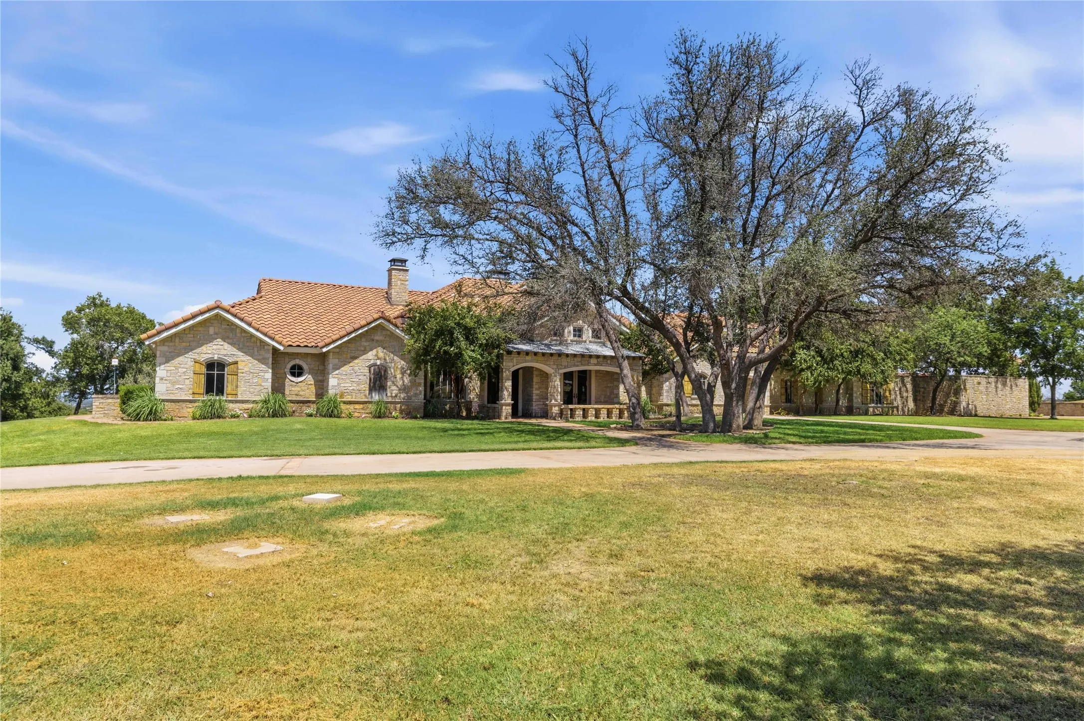 Single Family Residence For Sale in Brown County , 51 Oak Hill Circle, Brownwood, Texas 76801, 6 Bedroom, 6 Bathroom, 8 Garage spaces, 6,421 Sqft, built in 2001, mls#21369312, Real Estate Agent in Brownwood, Homes For Sale in Brown county, Homes For Sale in Brownwood, Realtor in Brownwood Texas, Real Estate Brokerage Independent Realty Texas, Luminita Cordes Realtor