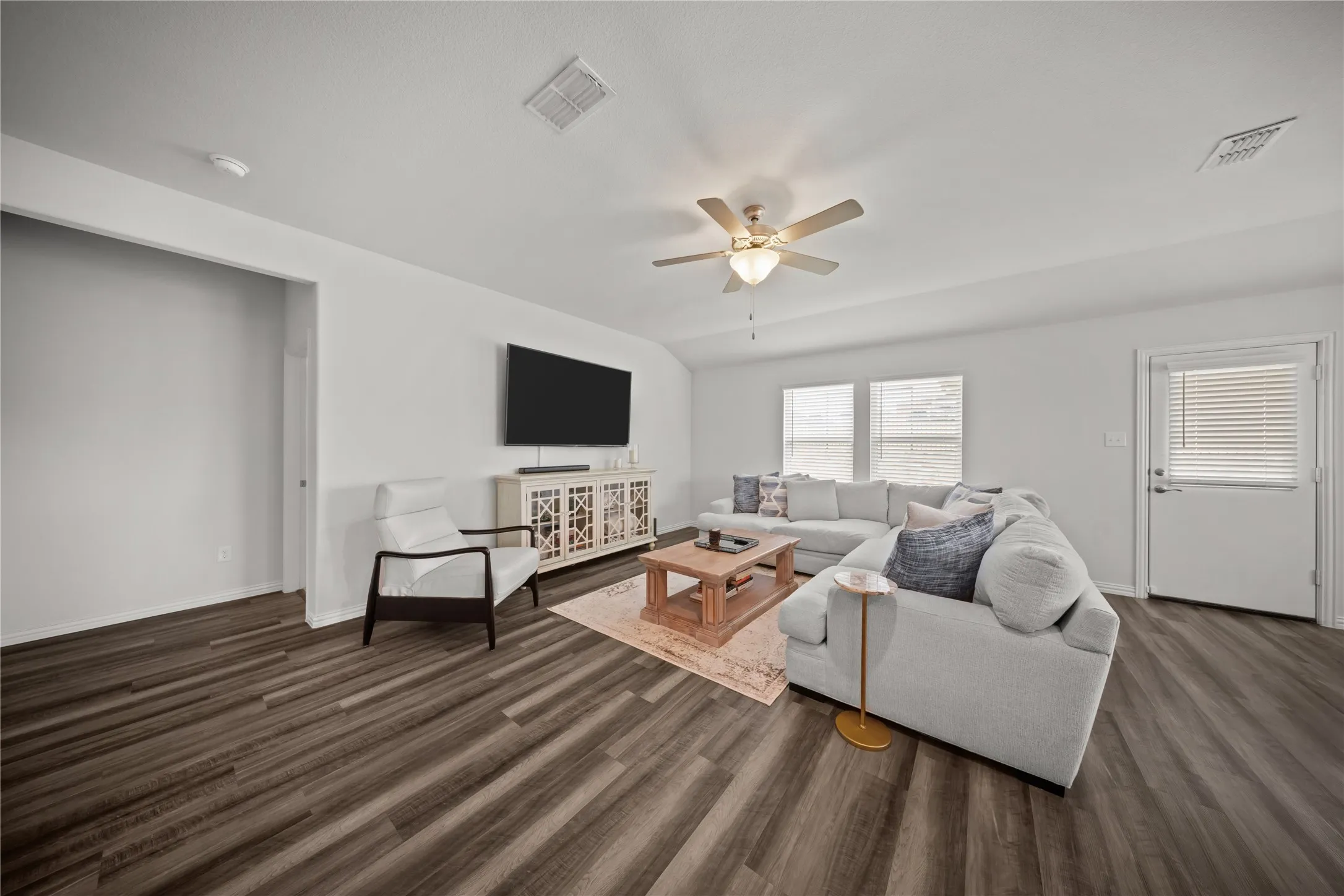 Single Family Residence For Sale in Collin County , 2820 Field Street, Celina, Texas 75009, 4 Bedroom, 3 Bathroom, 2 Garage spaces, 2,072 Sqft, built in 2019, mls#21369160, Real Estate Agent in Celina, Homes For Sale in Collin county, Homes For Sale in Celina, Realtor in Celina Texas, Real Estate Brokerage Independent Realty Texas, Luminita Cordes Realtor