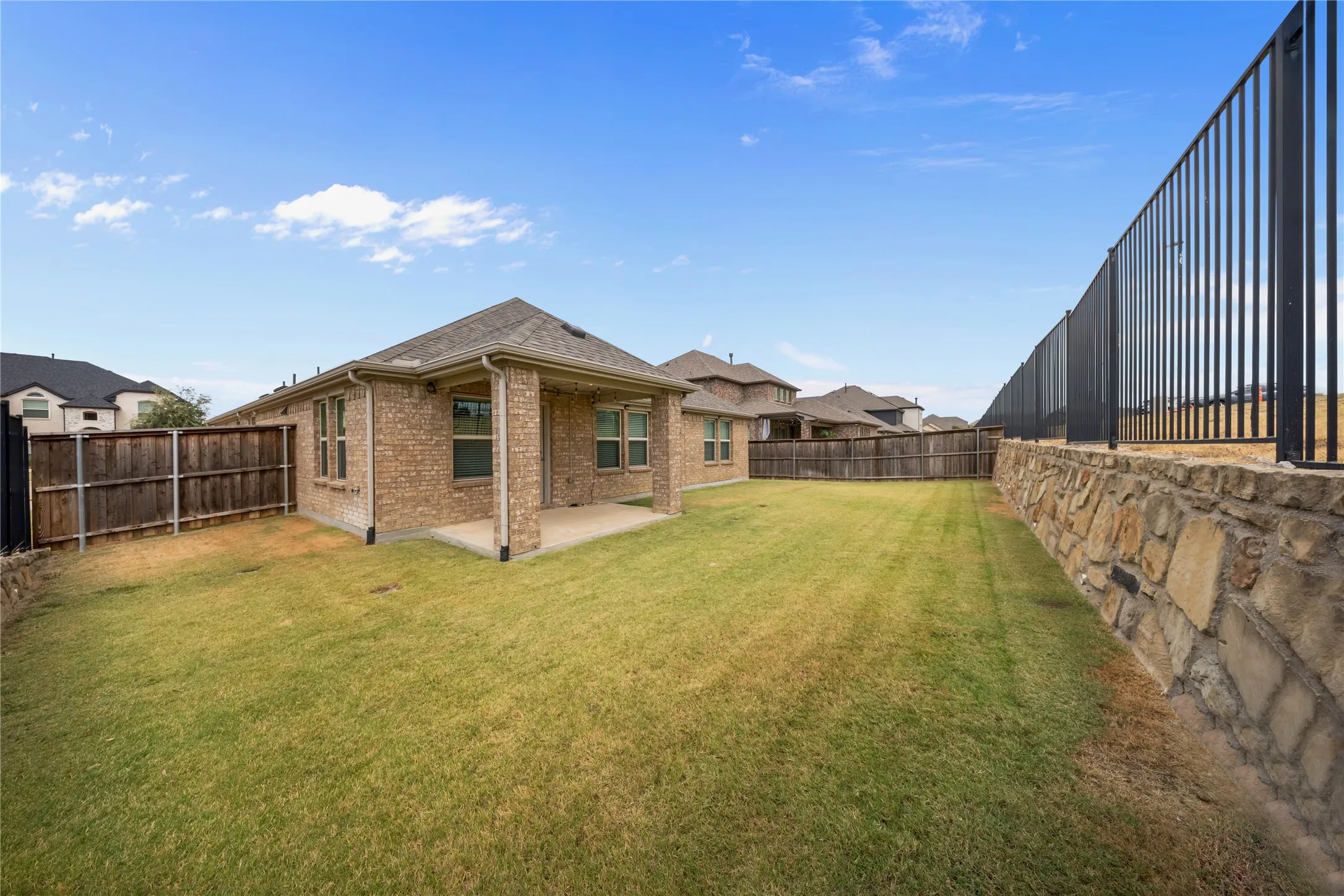 Single Family Residence For Sale in Collin County , 2820 Field Street, Celina, Texas 75009, 4 Bedroom, 3 Bathroom, 2 Garage spaces, 2,072 Sqft, built in 2019, mls#21369160, Real Estate Agent in Celina, Homes For Sale in Collin county, Homes For Sale in Celina, Realtor in Celina Texas, Real Estate Brokerage Independent Realty Texas, Luminita Cordes Realtor