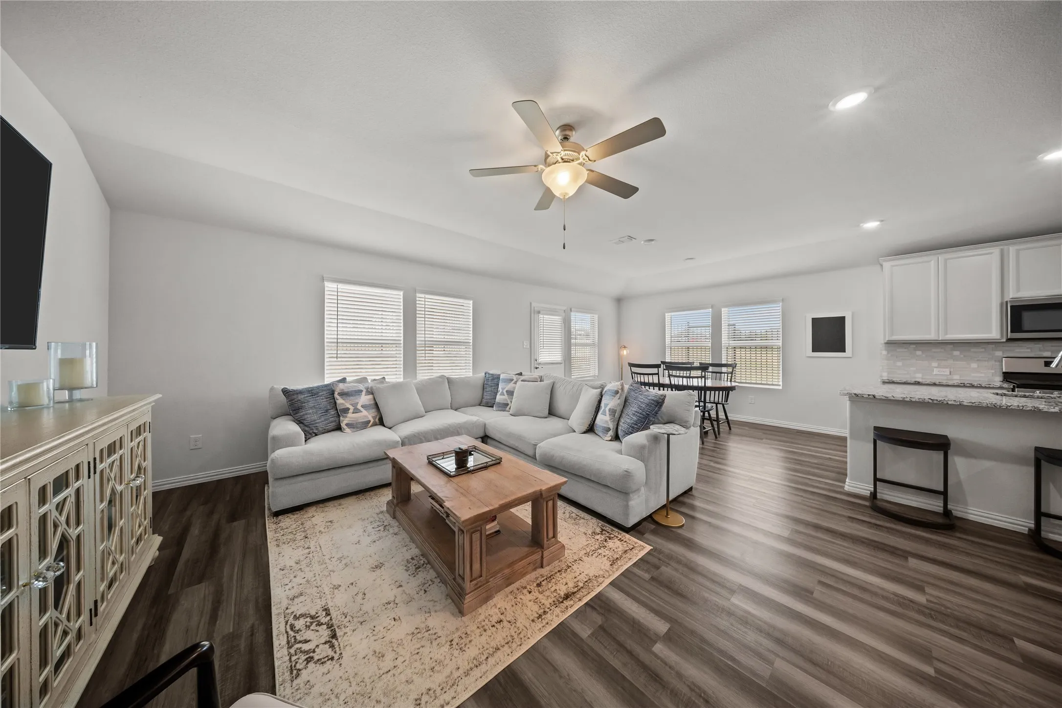 Single Family Residence For Sale in Collin County , 2820 Field Street, Celina, Texas 75009, 4 Bedroom, 3 Bathroom, 2 Garage spaces, 2,072 Sqft, built in 2019, mls#21369160, Real Estate Agent in Celina, Homes For Sale in Collin county, Homes For Sale in Celina, Realtor in Celina Texas, Real Estate Brokerage Independent Realty Texas, Luminita Cordes Realtor