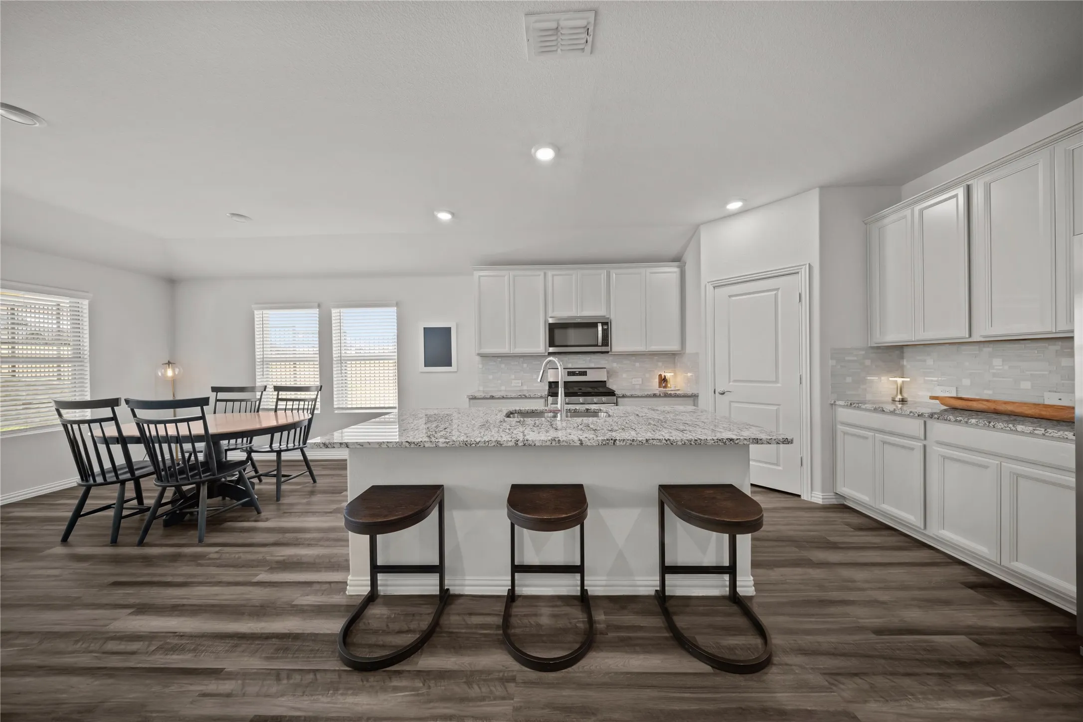 Single Family Residence For Sale in Collin County , 2820 Field Street, Celina, Texas 75009, 4 Bedroom, 3 Bathroom, 2 Garage spaces, 2,072 Sqft, built in 2019, mls#21369160, Real Estate Agent in Celina, Homes For Sale in Collin county, Homes For Sale in Celina, Realtor in Celina Texas, Real Estate Brokerage Independent Realty Texas, Luminita Cordes Realtor