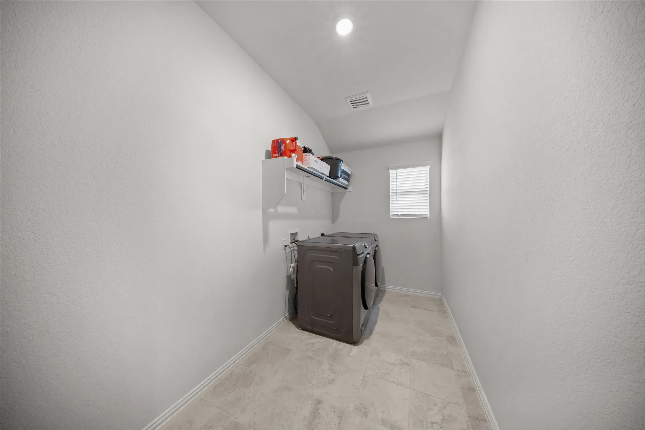Single Family Residence For Sale in Collin County , 2820 Field Street, Celina, Texas 75009, 4 Bedroom, 3 Bathroom, 2 Garage spaces, 2,072 Sqft, built in 2019, mls#21369160, Real Estate Agent in Celina, Homes For Sale in Collin county, Homes For Sale in Celina, Realtor in Celina Texas, Real Estate Brokerage Independent Realty Texas, Luminita Cordes Realtor